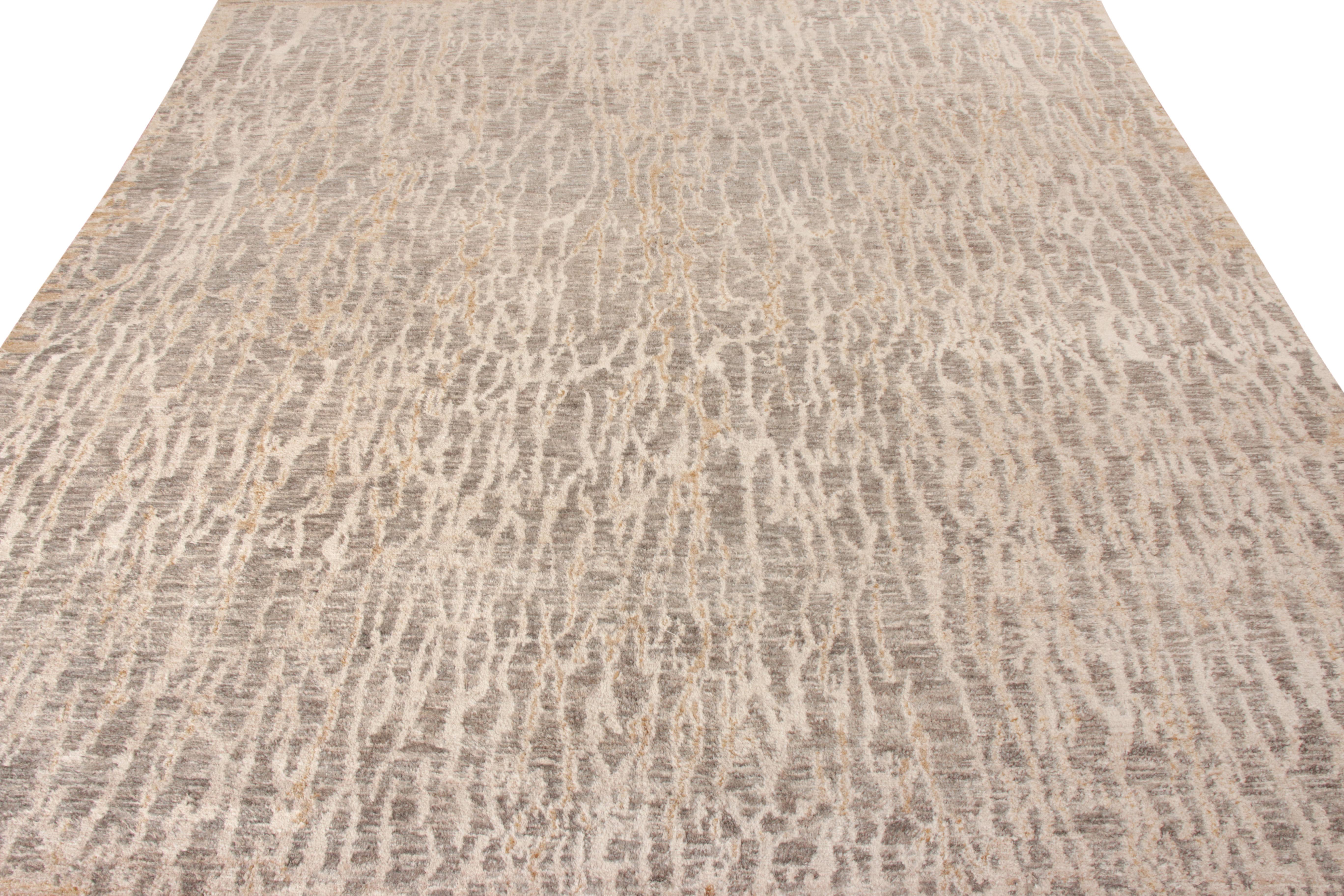 An 8x10 hand knotted abstract rug from Rug & Kilim’s New & Modern Collection. Conceptualised on contemporary lines, the rug enjoys an all over geometric pattern in alluring shades of silver-gray, beige-brown and white an added dimension. Thriving