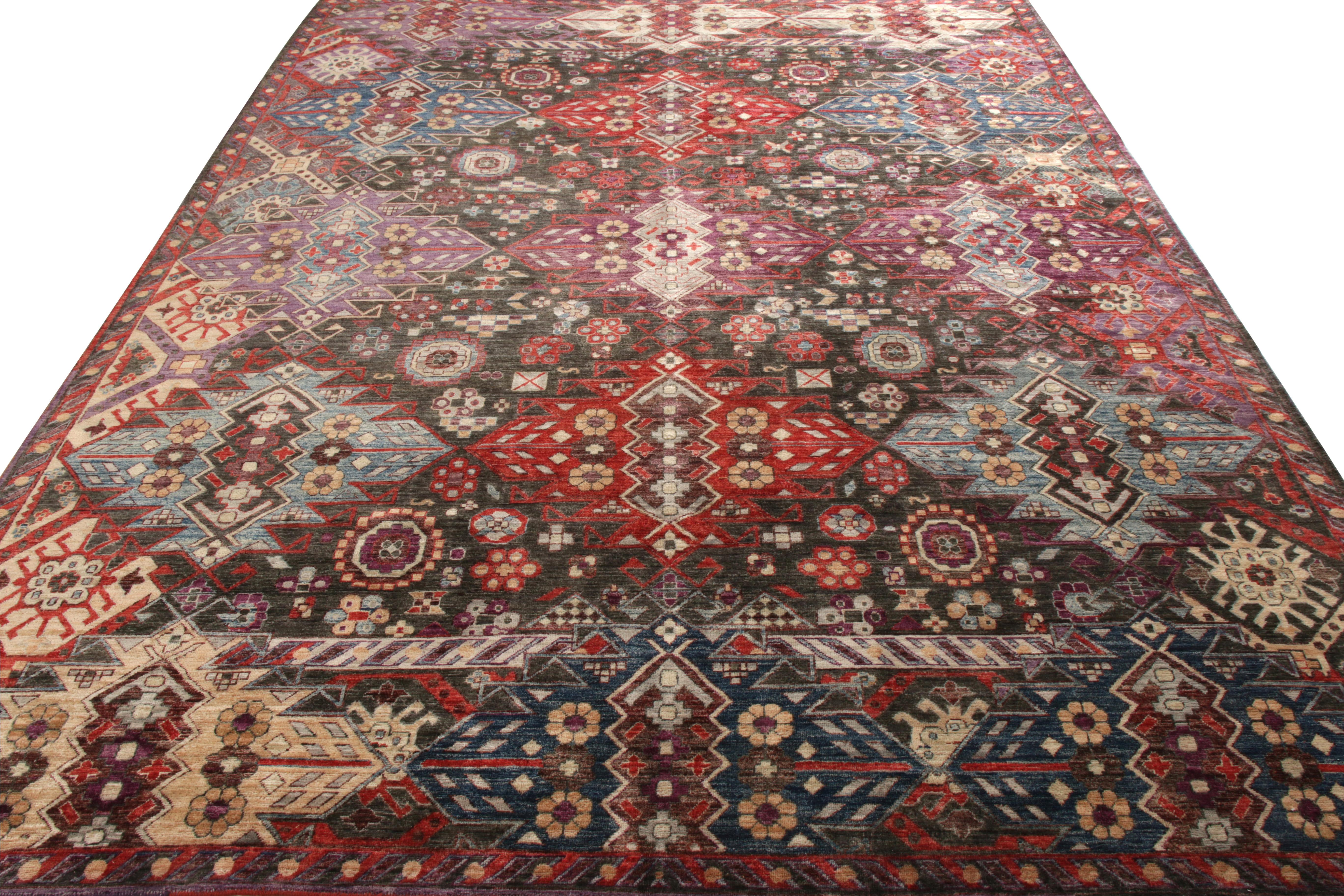 Handgeknüpfter Teppich aus hochwertiger, fein gewebter Wolle im Format 9 x 11 aus der Modern Classics Collection von Rug & Kilim. Mit einem geometrischen Muster, das sich über das ganze Stück erstreckt, entsteht eine Tribal-Atmosphäre mit einem gut
