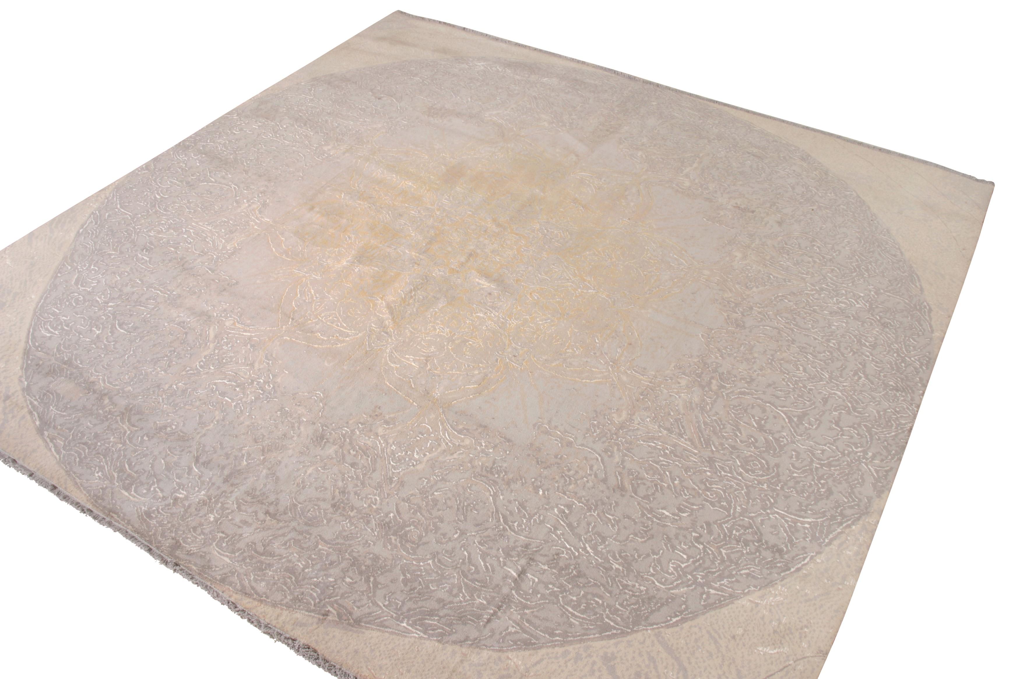 Alfombra moderna Rug & Kilim con diseño de medallón beige y gris Moderno en venta