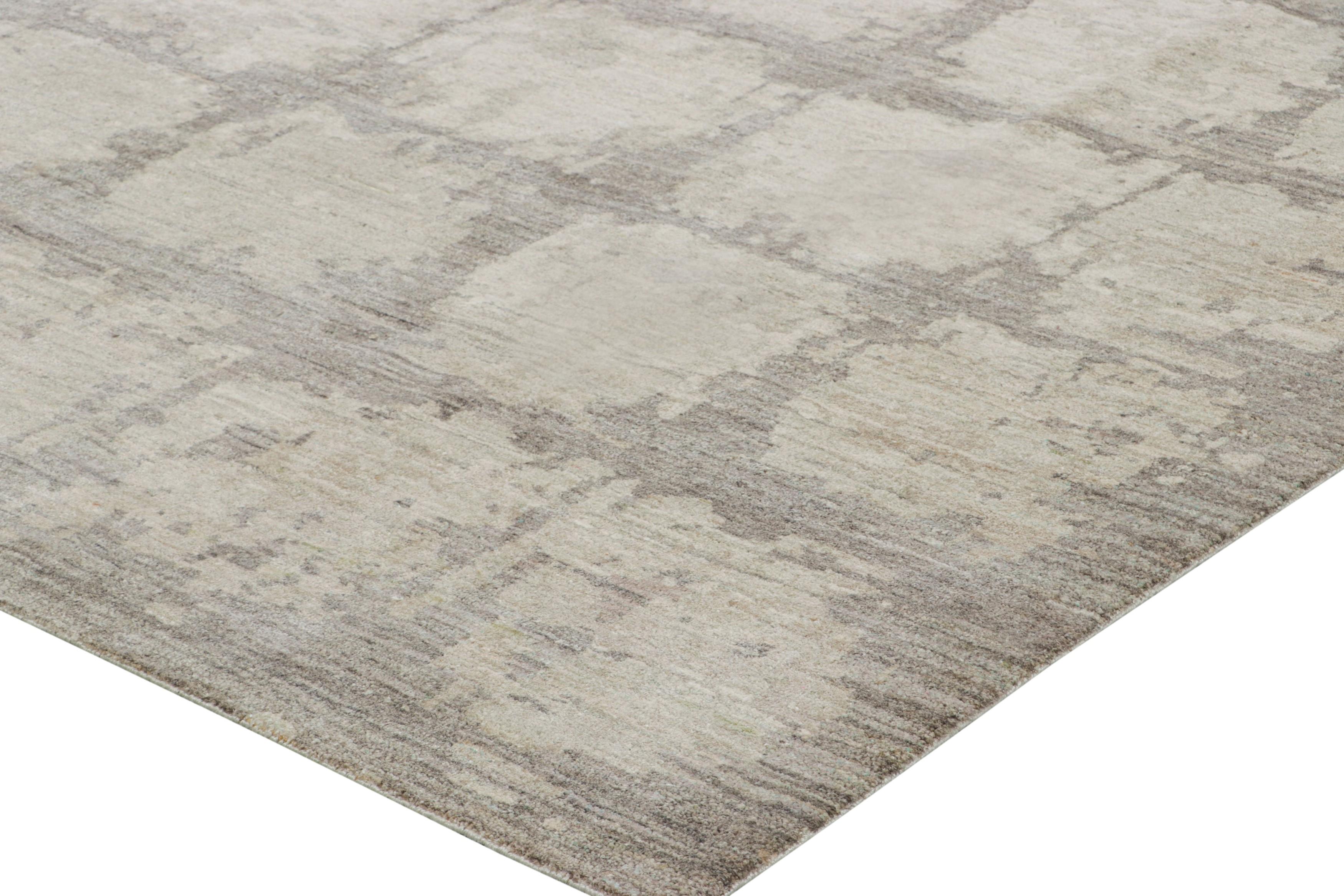 Rug & Kilim's Modern Rug in Beige and Gray with Abstract Geometric Patterns (tapis moderne beige et gris à motifs géométriques abstraits) Neuf - En vente à Long Island City, NY