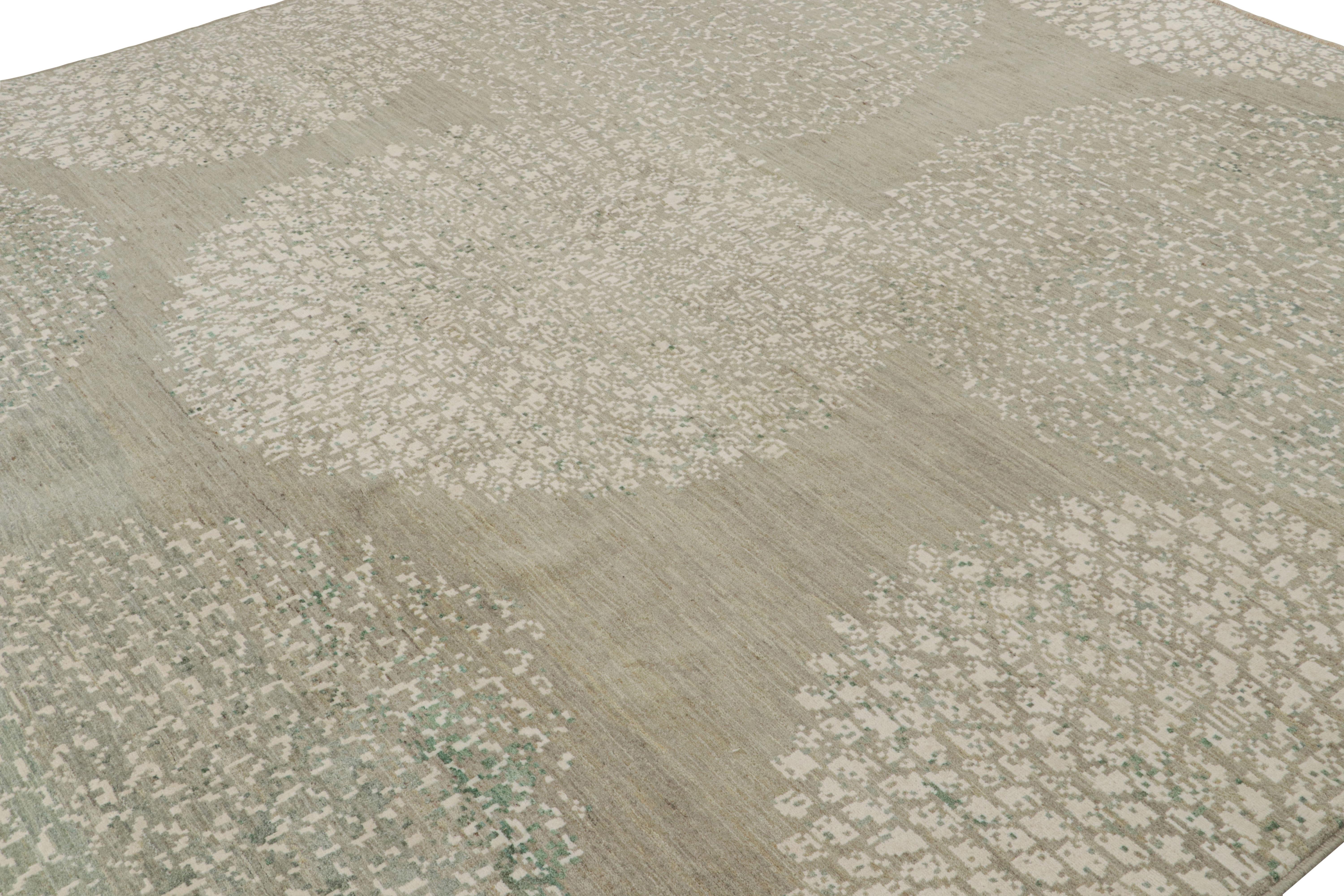 Afghan Rug & Kilim's Modern Rug in Beige and Gray, with Geometric Patterns (tapis moderne beige et gris à motifs géométriques) en vente