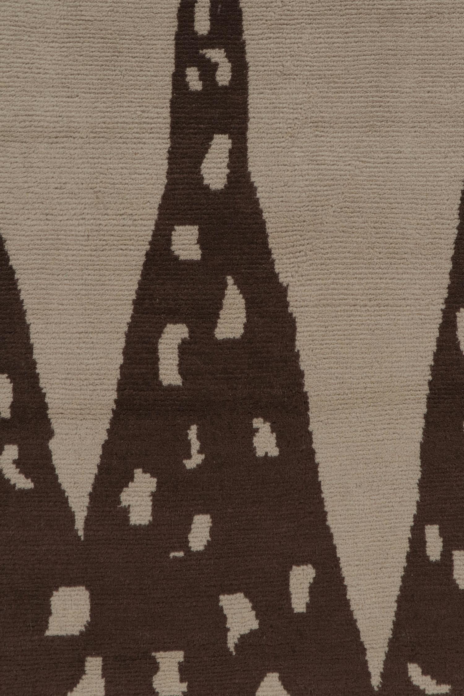 Contemporary Rug & Kilim’s Modern rug in Beige-Brown Abstract Pattern For Sale