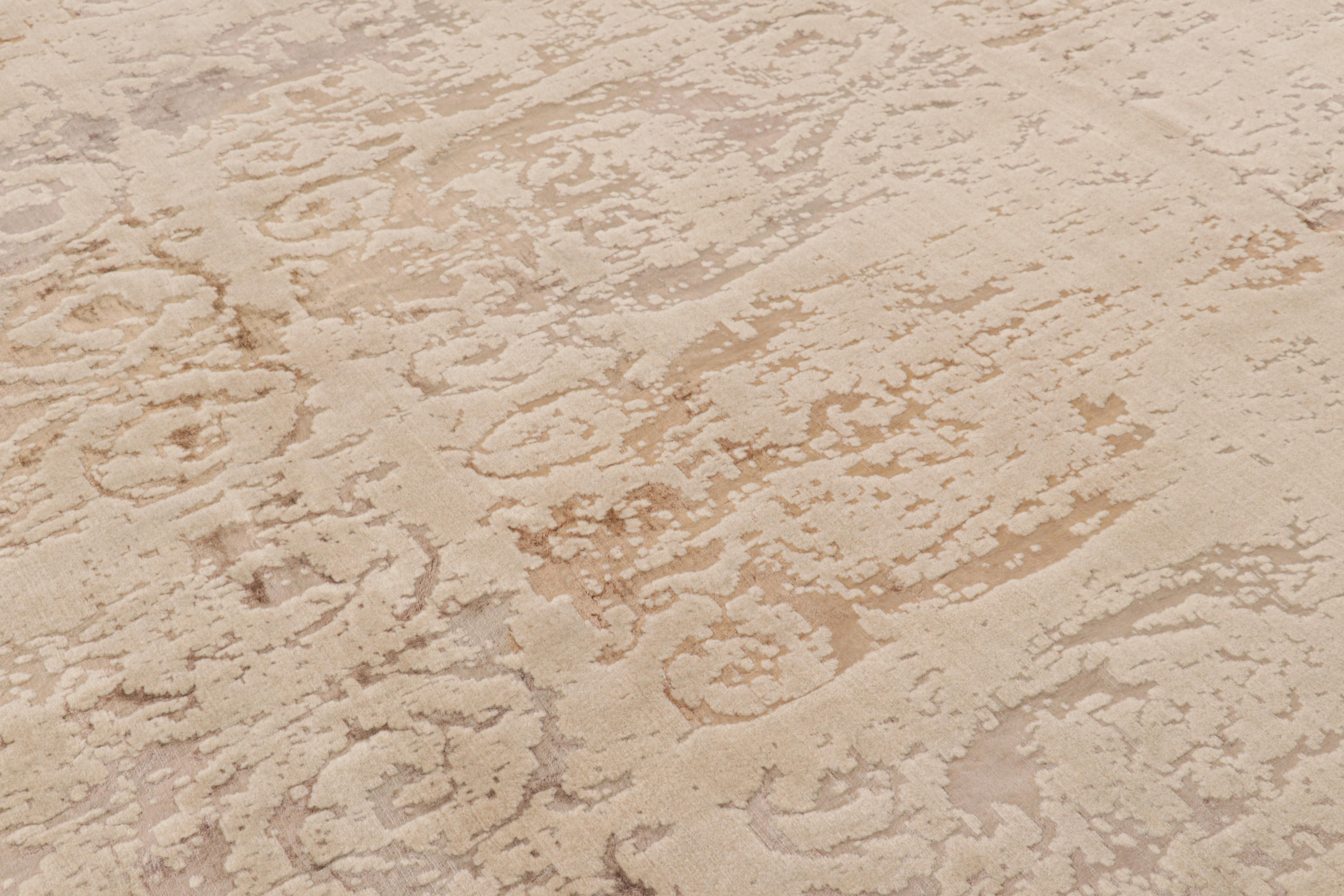 Annodato a mano in lana, questo tappeto moderno 8x11 di Rug & Kilim presenta un design astratto con una sottile ispirazione ai disegni di tappeti antichi e vintage.

Sul design: 

Un gioco di toni beige-marrone cremoso, viola malva e grigio tortora