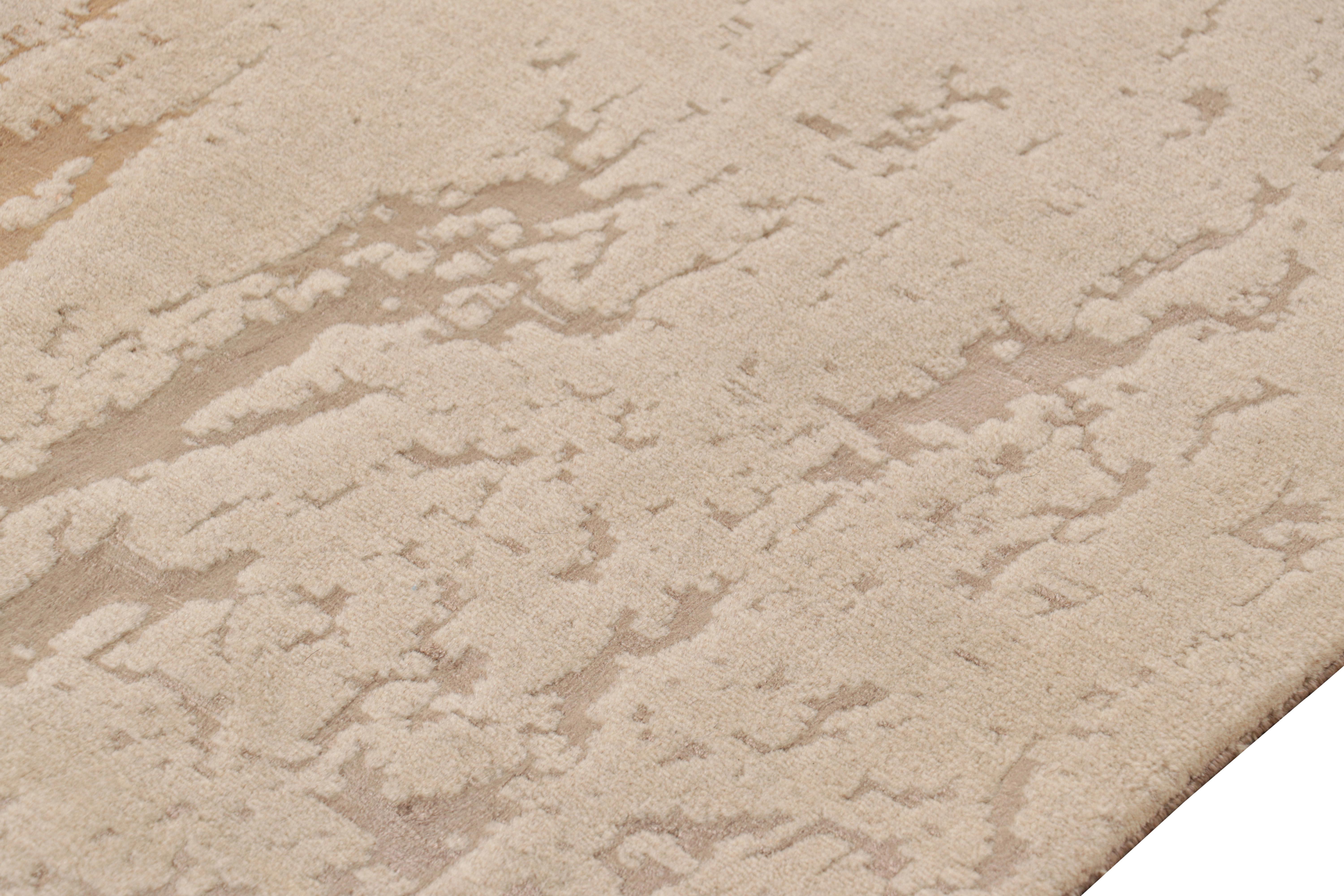 Rug & Kilim's Modern Rug in Beige-Braun mit abstraktem All-Over-Muster im Zustand „Neu“ im Angebot in Long Island City, NY