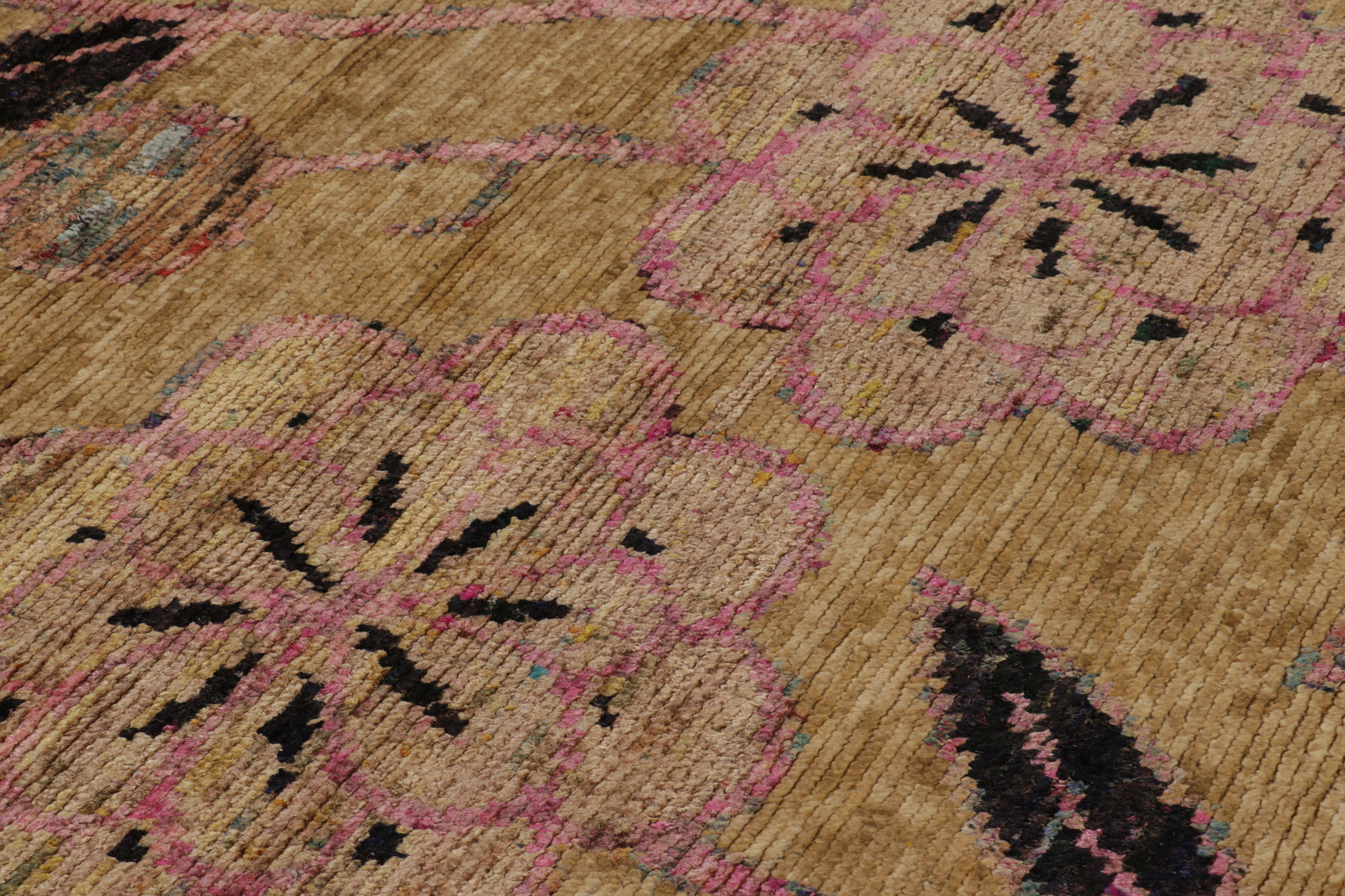 Tapis moderne de Rug & Kilim à motif floral beige, or et rose Neuf - En vente à Long Island City, NY