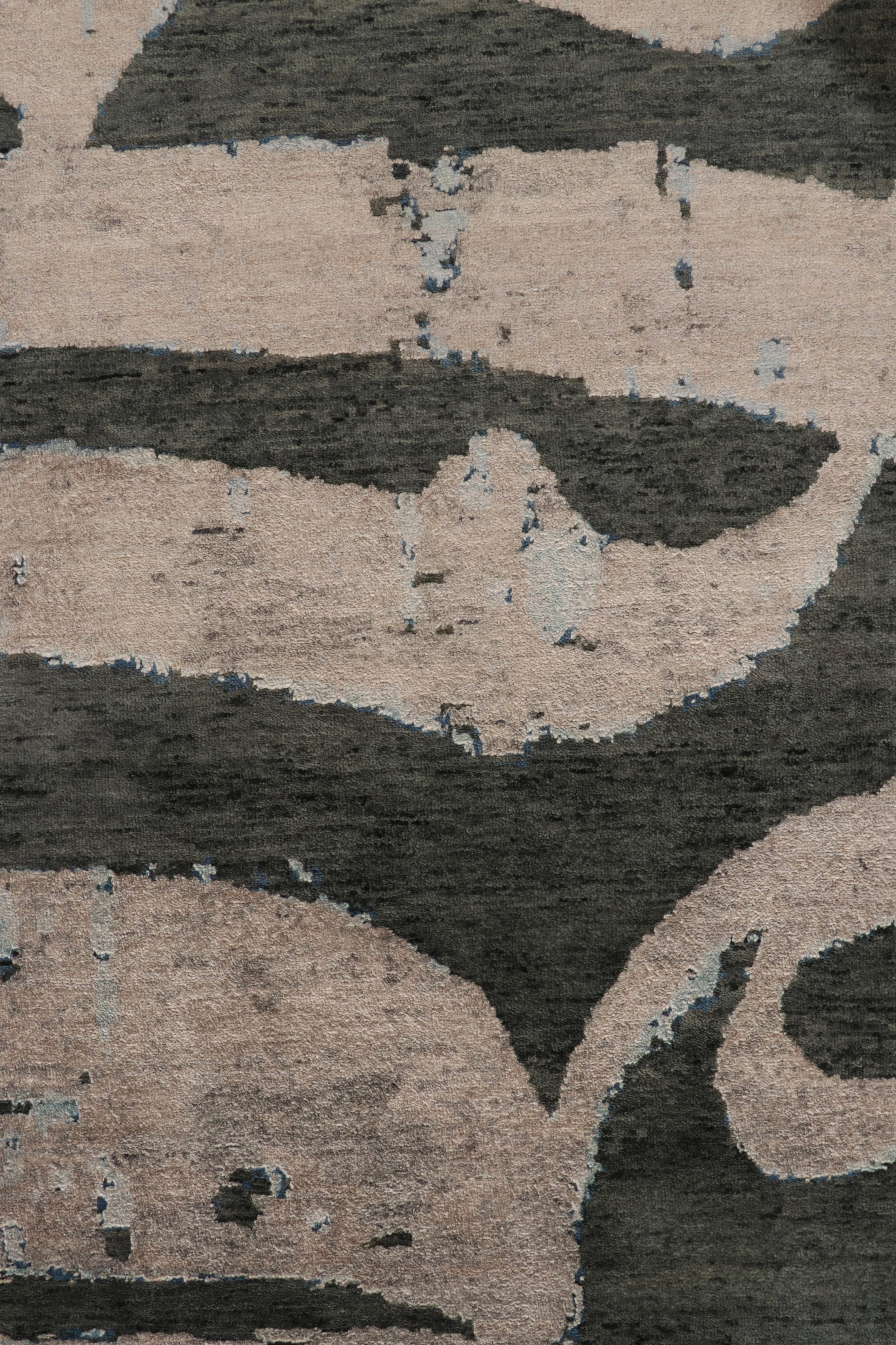 Rug & Kilim's Modern Rug in Beige-Grau und Grün mit abstrakten Mustern (Handgeknüpft) im Angebot