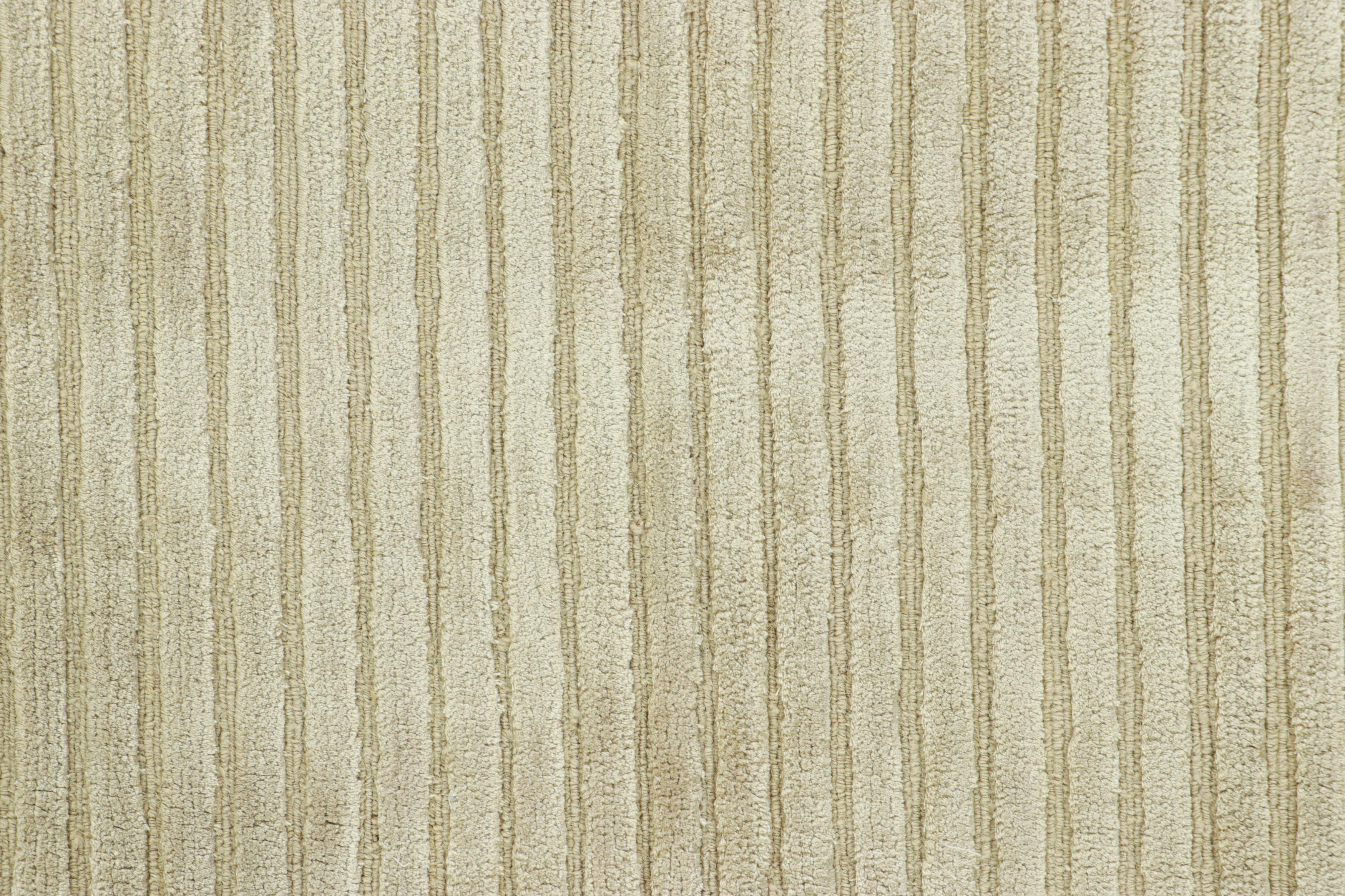 Rug & Kilim’s Modern Rug in Beige with Textural Stripes Moderno en venta