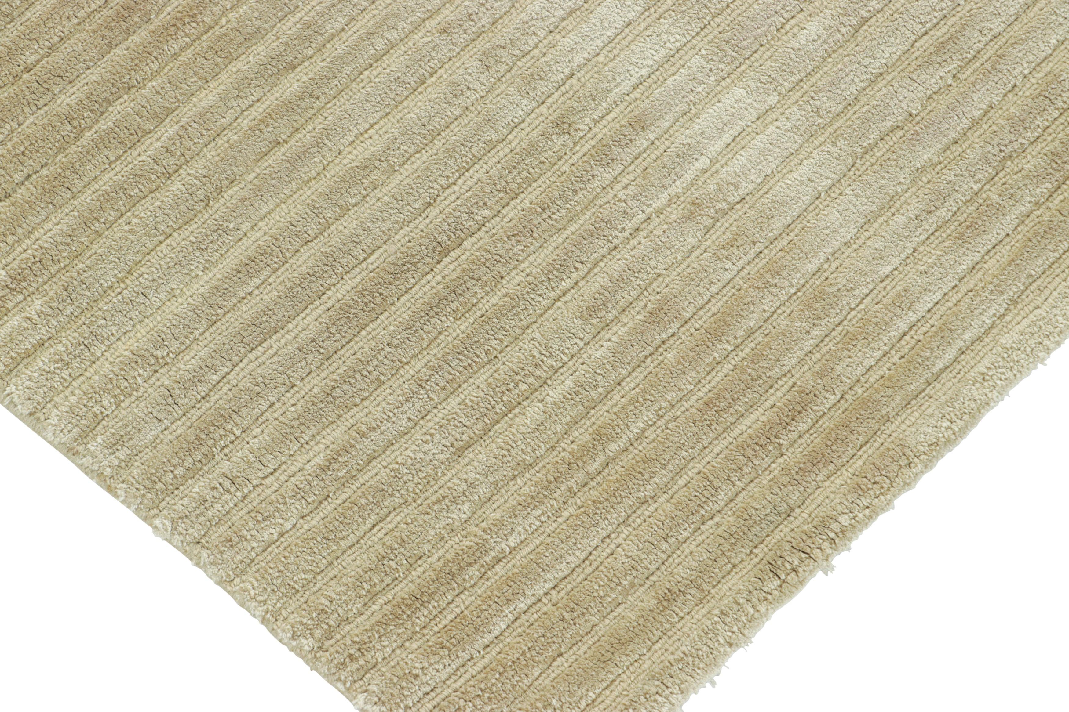 Rug & Kilim’s Modern Rug in Beige with Textural Stripes en Nuevo estado para la venta en Long Island City, NY