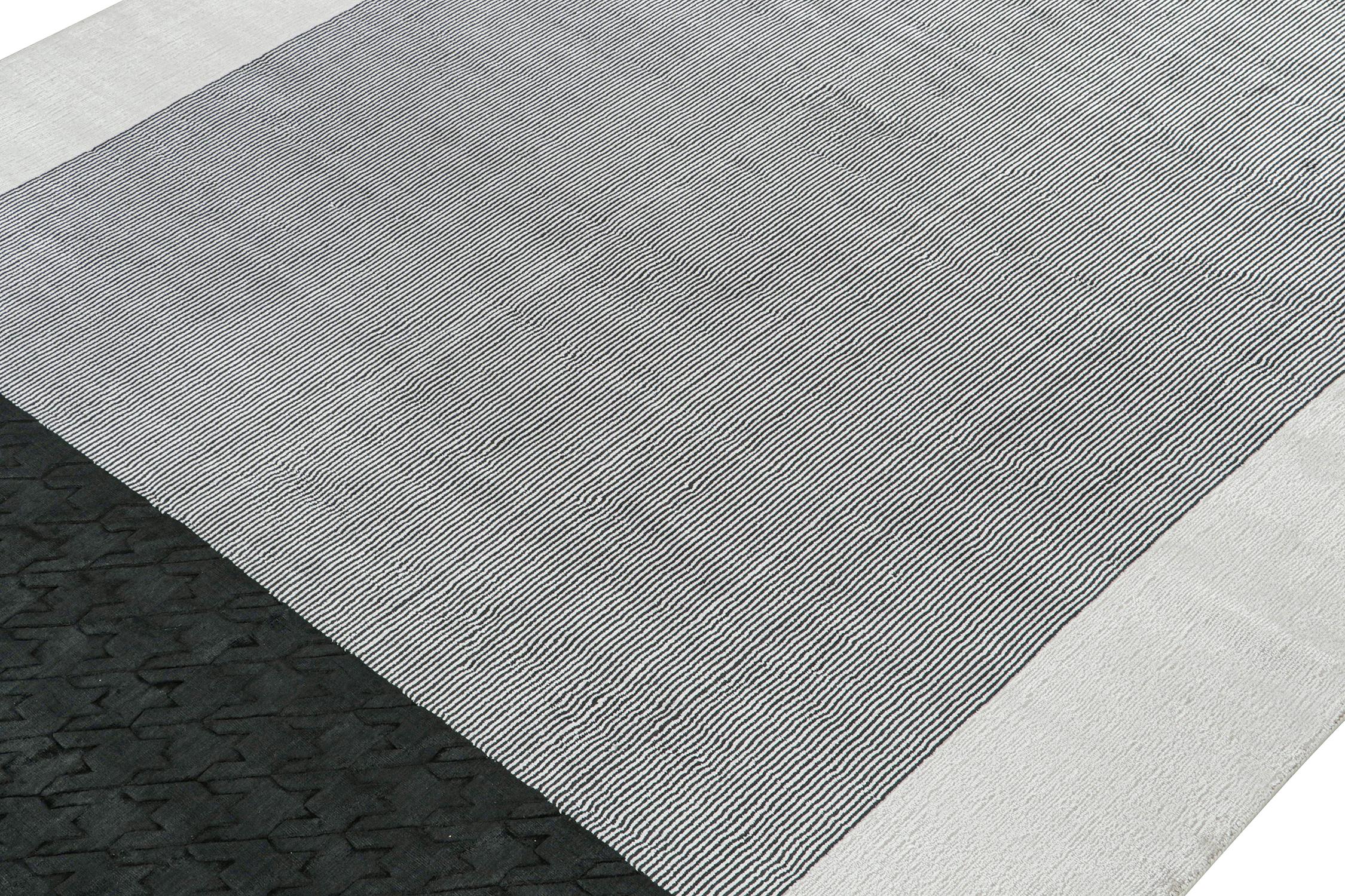 Moderner Teppich von Rug & Kilim mit geometrischen Mustern in Schwarz und Weiß (Handgeknüpft) im Angebot