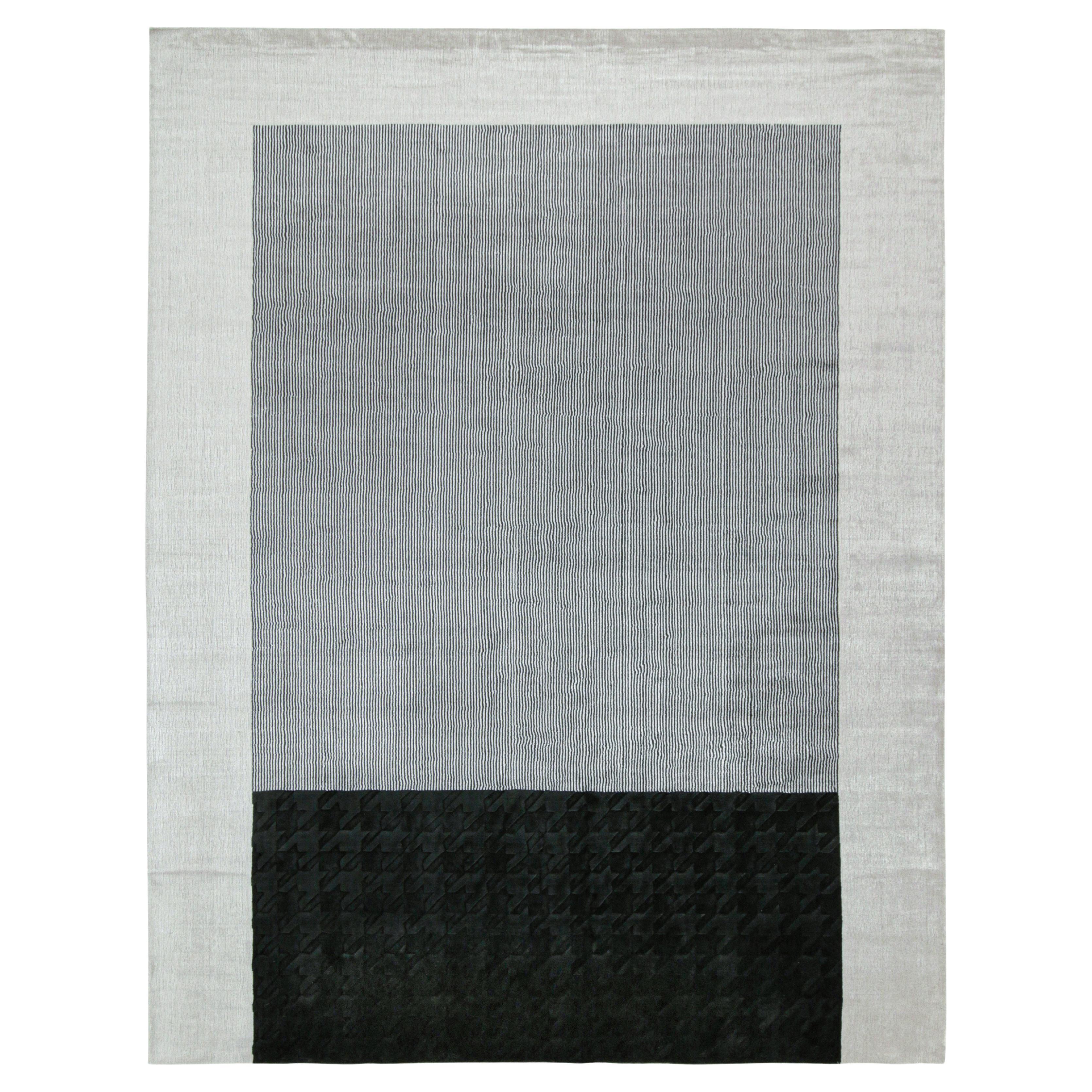 Moderner Teppich von Rug & Kilim mit geometrischen Mustern in Schwarz und Weiß im Angebot