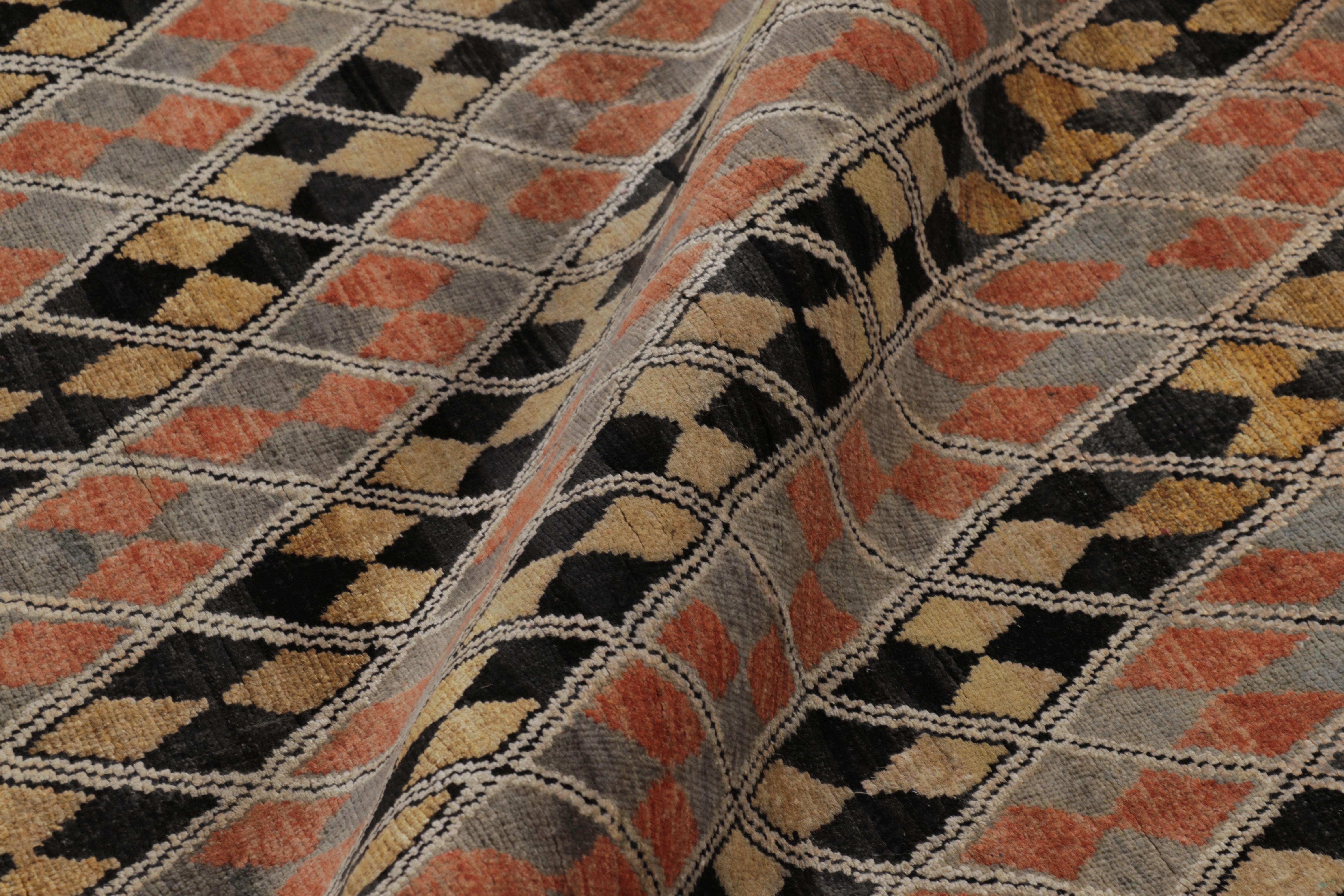XXI secolo e contemporaneo Tappeto moderno Rug & Kilim con motivo geometrico a diamante nero, carbone e oro in vendita