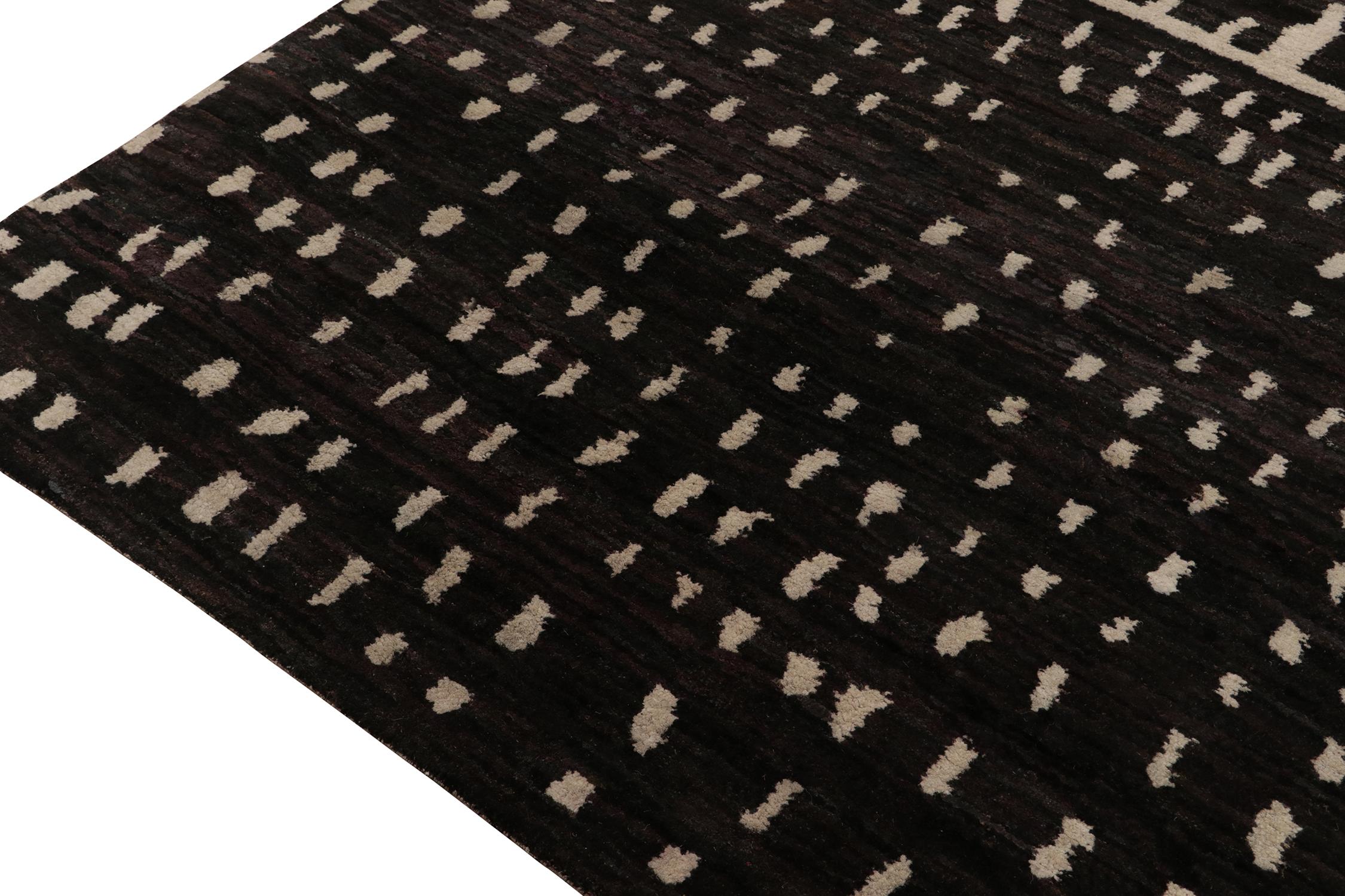 Rug & Kilim’s Modern Rug in Black & White Dots Pattern In New Condition For Sale In Long Island City, NY