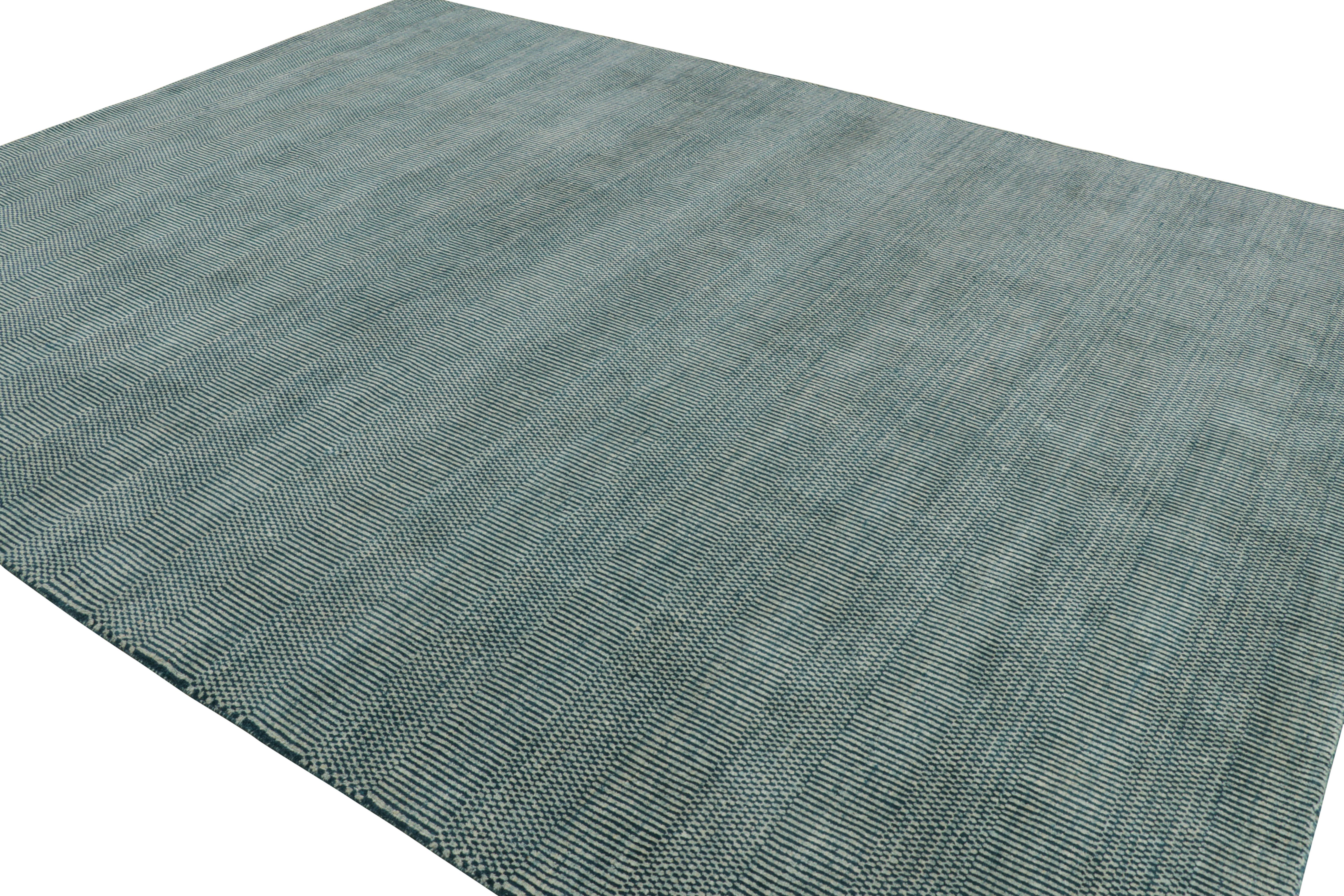 Rug & Kilim's Modern Rug in Blau und Creme, mit Streifen und geometrischen Mustern (Indisch) im Angebot
