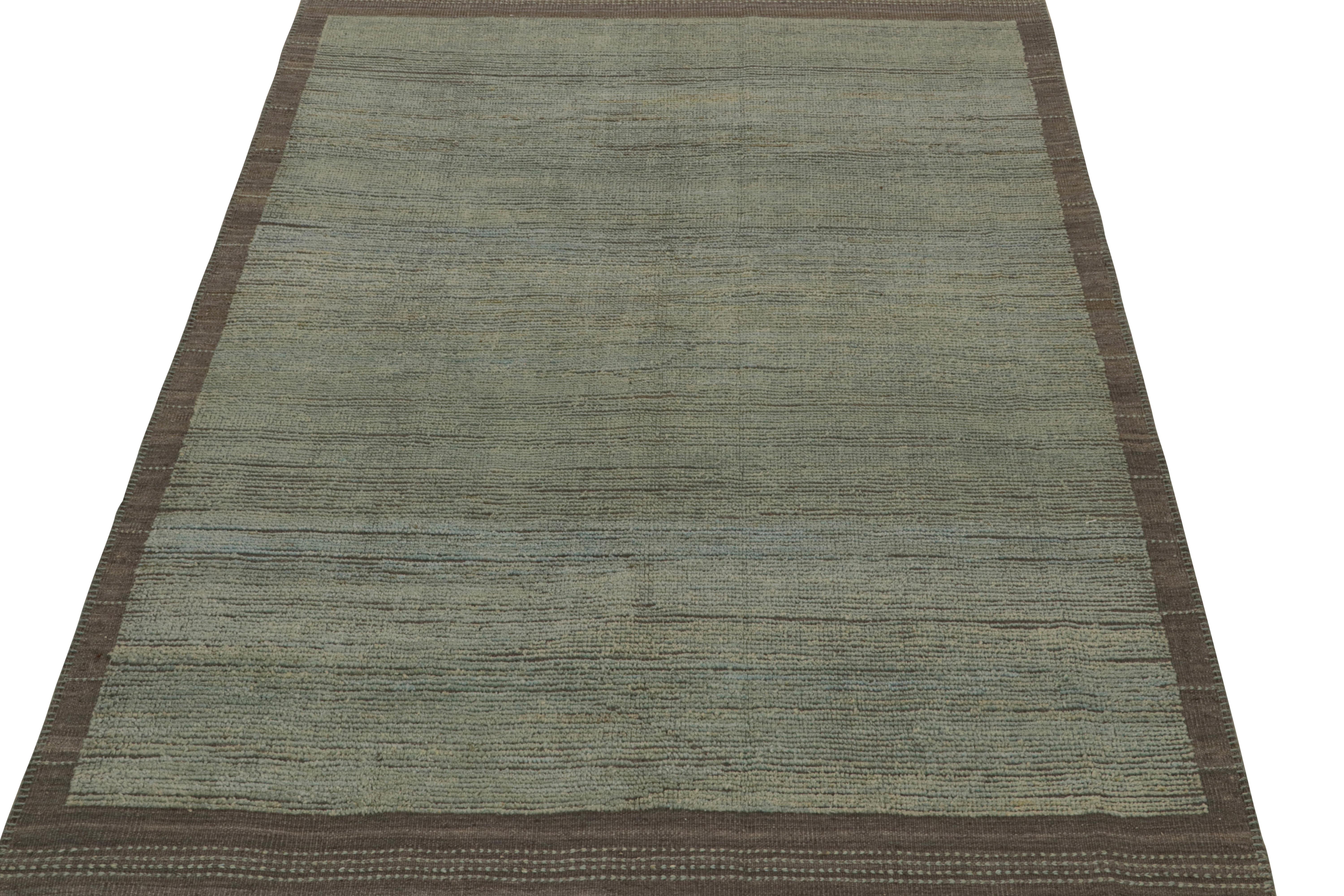 Rug & Kilim's Modern Rug in Blue and Green Striae mit brauner Bordüre (Moderne) im Angebot
