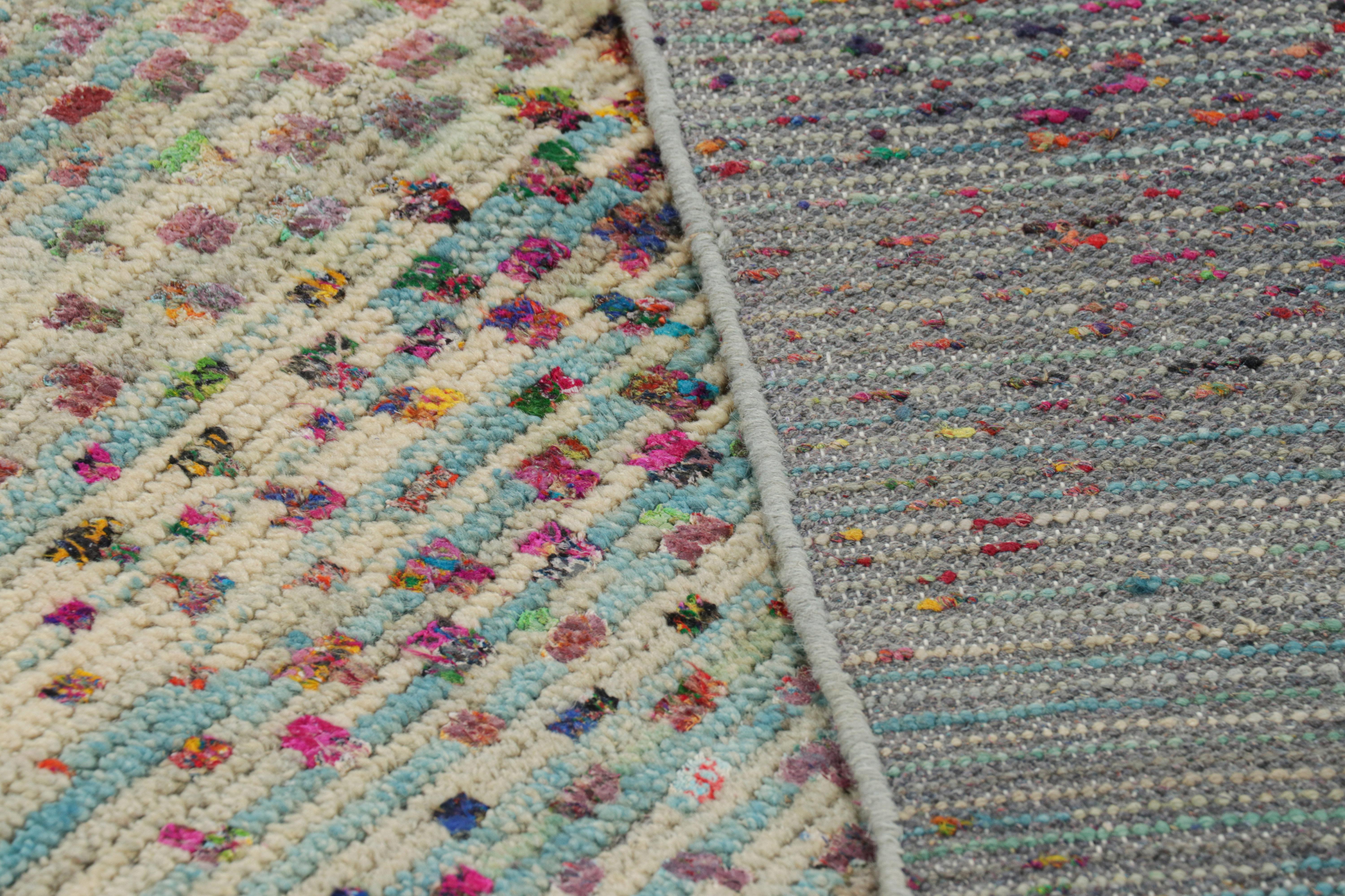 Rug & Kilim's Modern Rug in Blau und Rot Geometrisch gemustert (21. Jahrhundert und zeitgenössisch) im Angebot