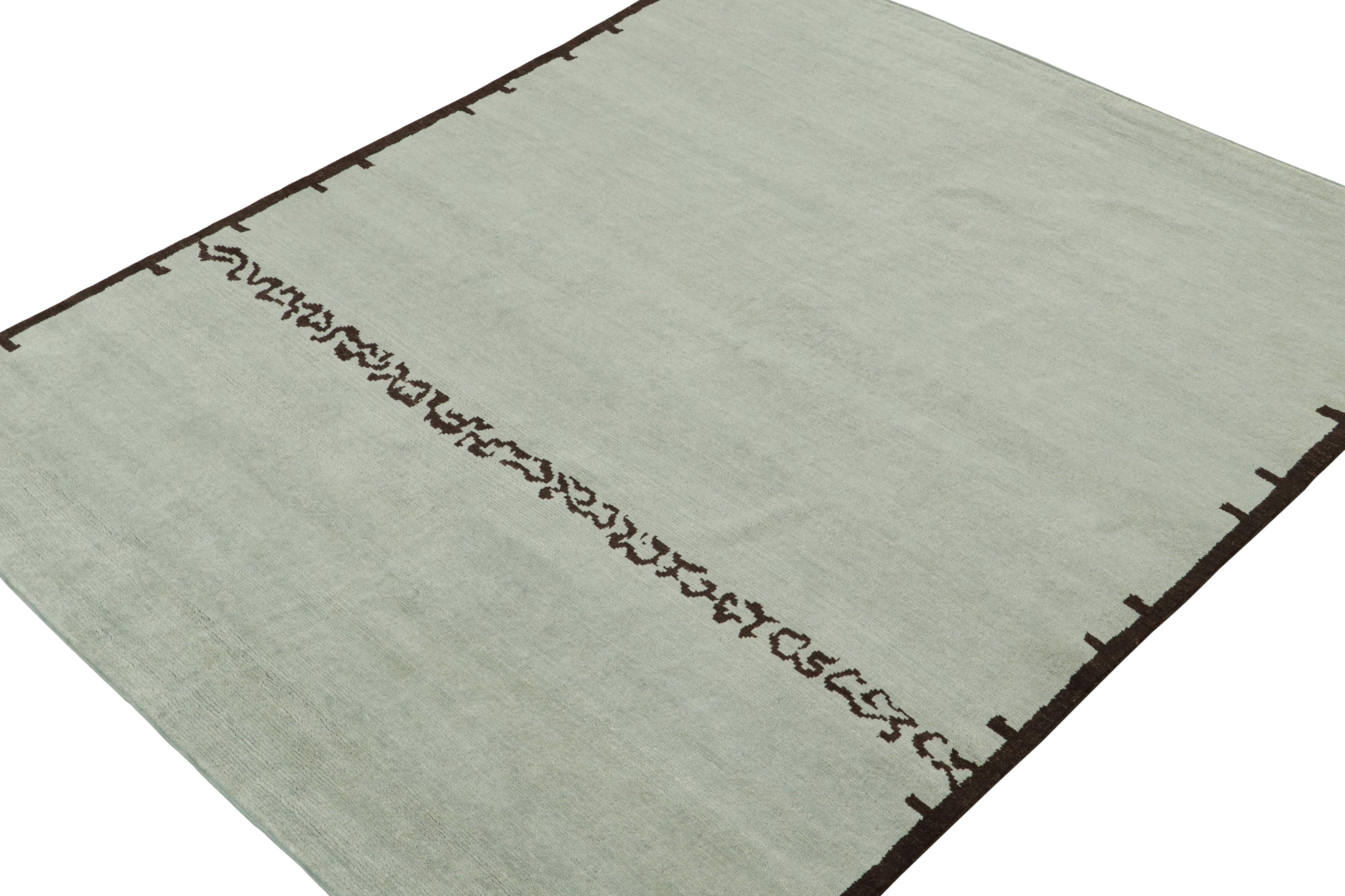 Annodato a mano Tappeto moderno Rug & Kilim in blu con motivi geometrici marroni in vendita