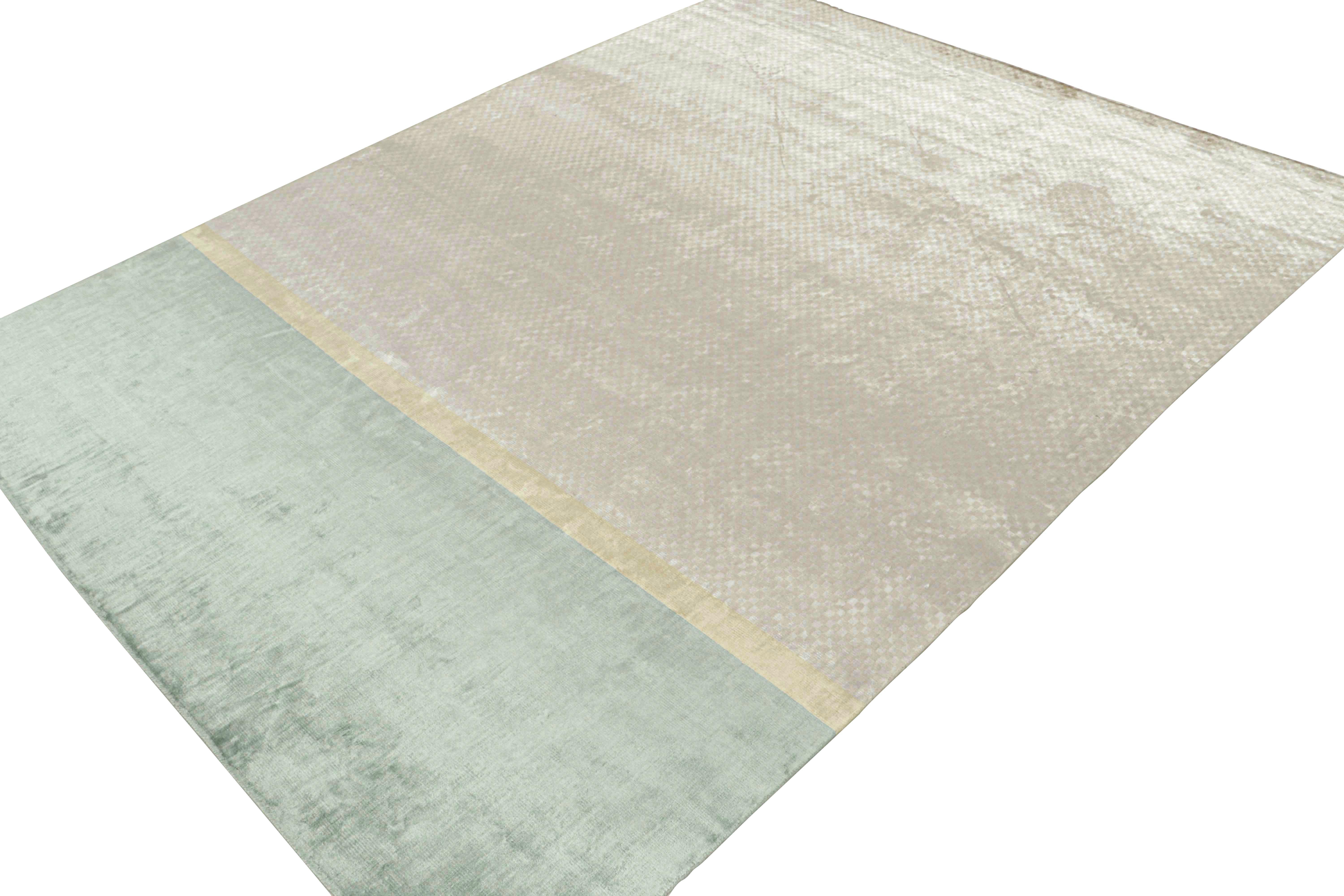 Alfombra moderna Rug & Kilim en azul con rayas doradas y dibujo geométrico beige Indio en venta