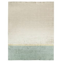 Tappeto moderno Rug & Kilim in blu con strisce dorate e motivo geometrico beige