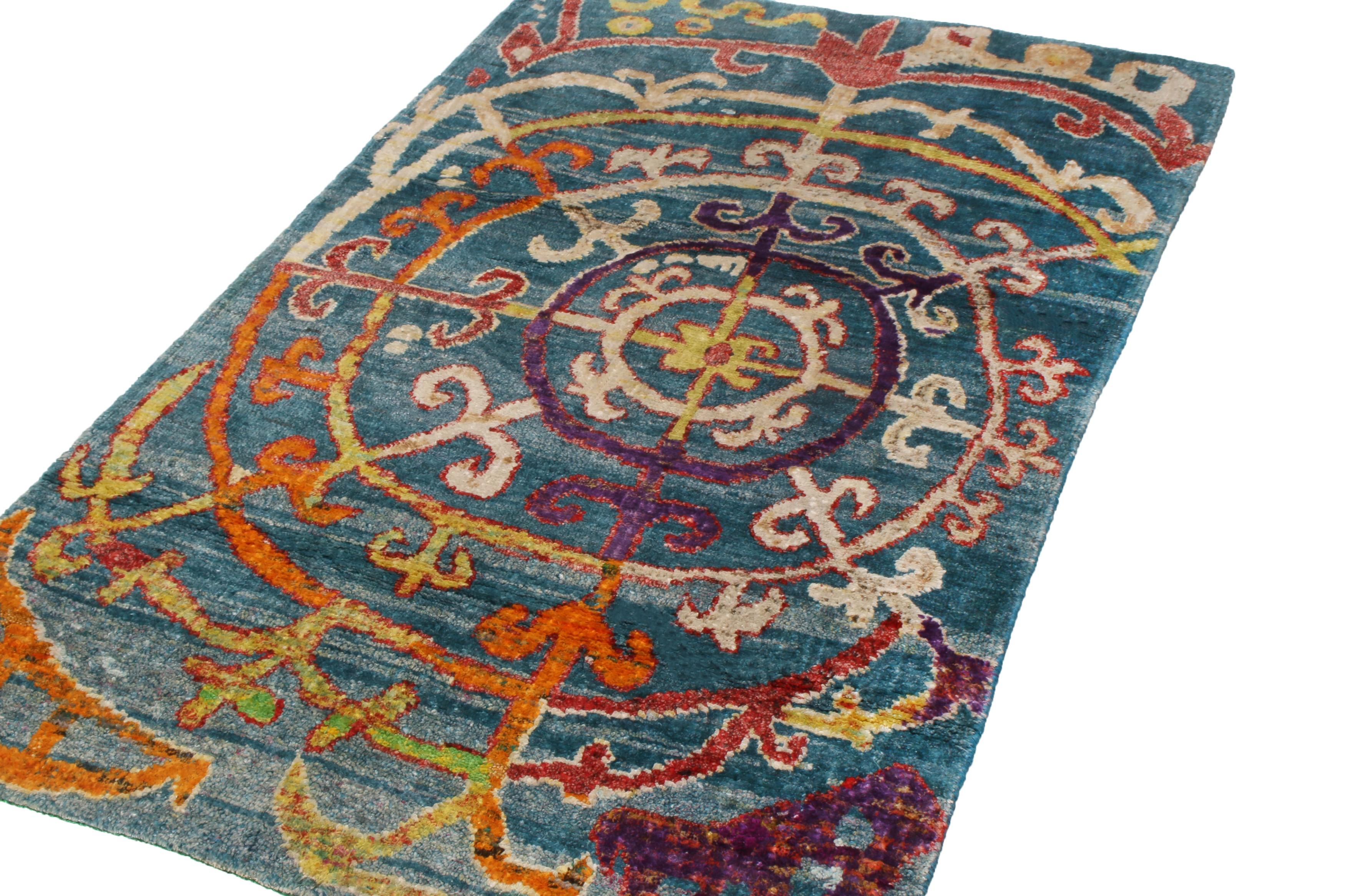 Rug & Kilim's Modern Rug in Blau mit polychromen geometrischen Mustern (Moderne) im Angebot