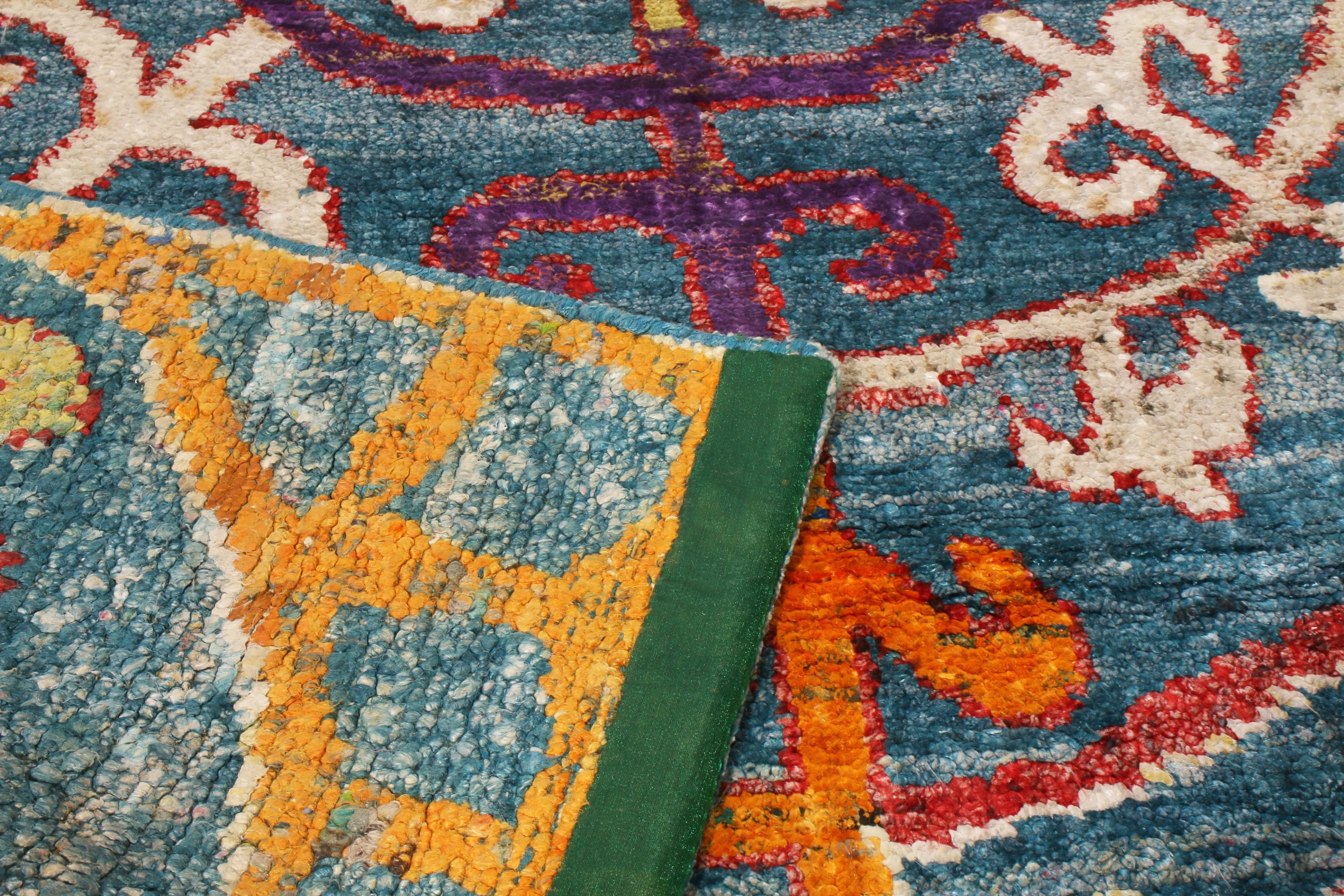 Rug & Kilim's Modern Rug in Blau mit polychromen geometrischen Mustern (21. Jahrhundert und zeitgenössisch) im Angebot