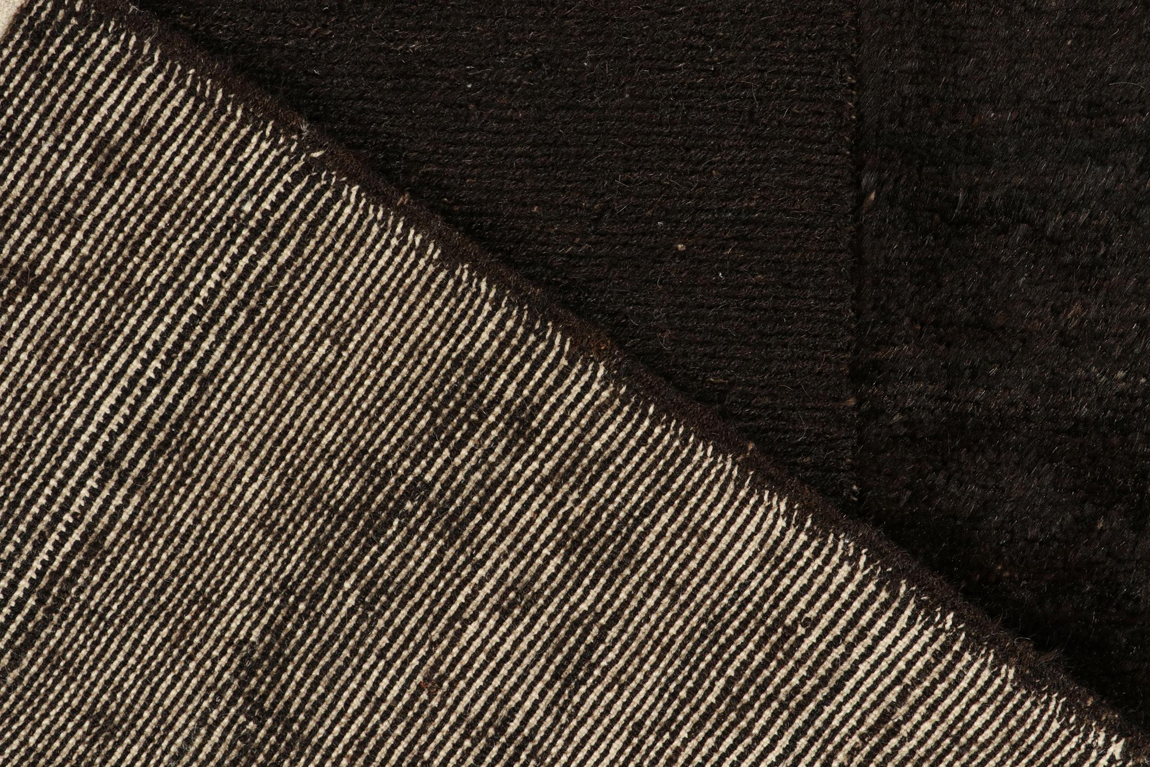 Rug & Kilim's Moderner Teppich in Braun Open Field (21. Jahrhundert und zeitgenössisch) im Angebot