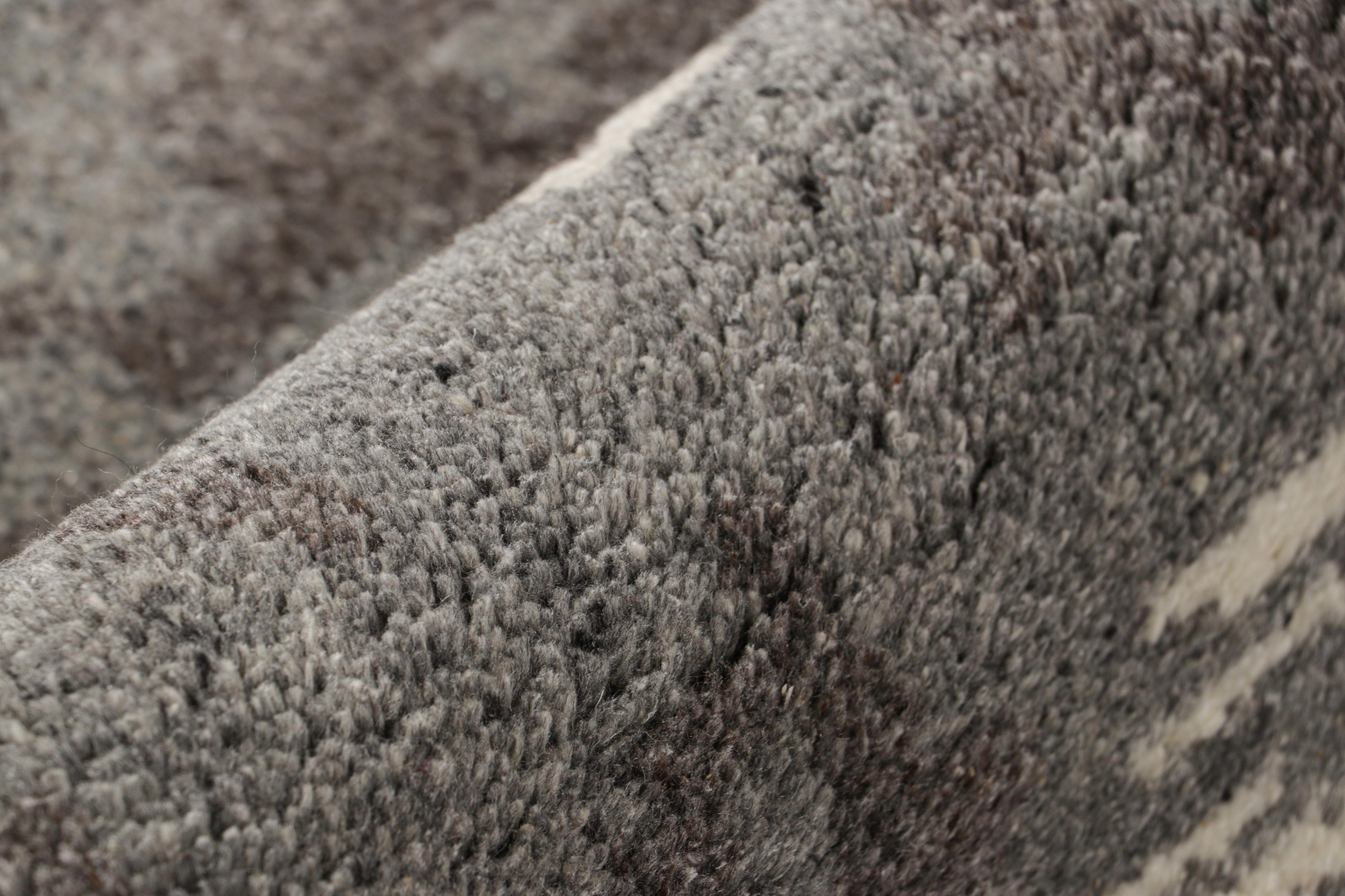 Tappeto moderno Rug & Kilim in grigio antracite con motivi geometrici bianchi In condizioni Nuovo in vendita a Long Island City, NY
