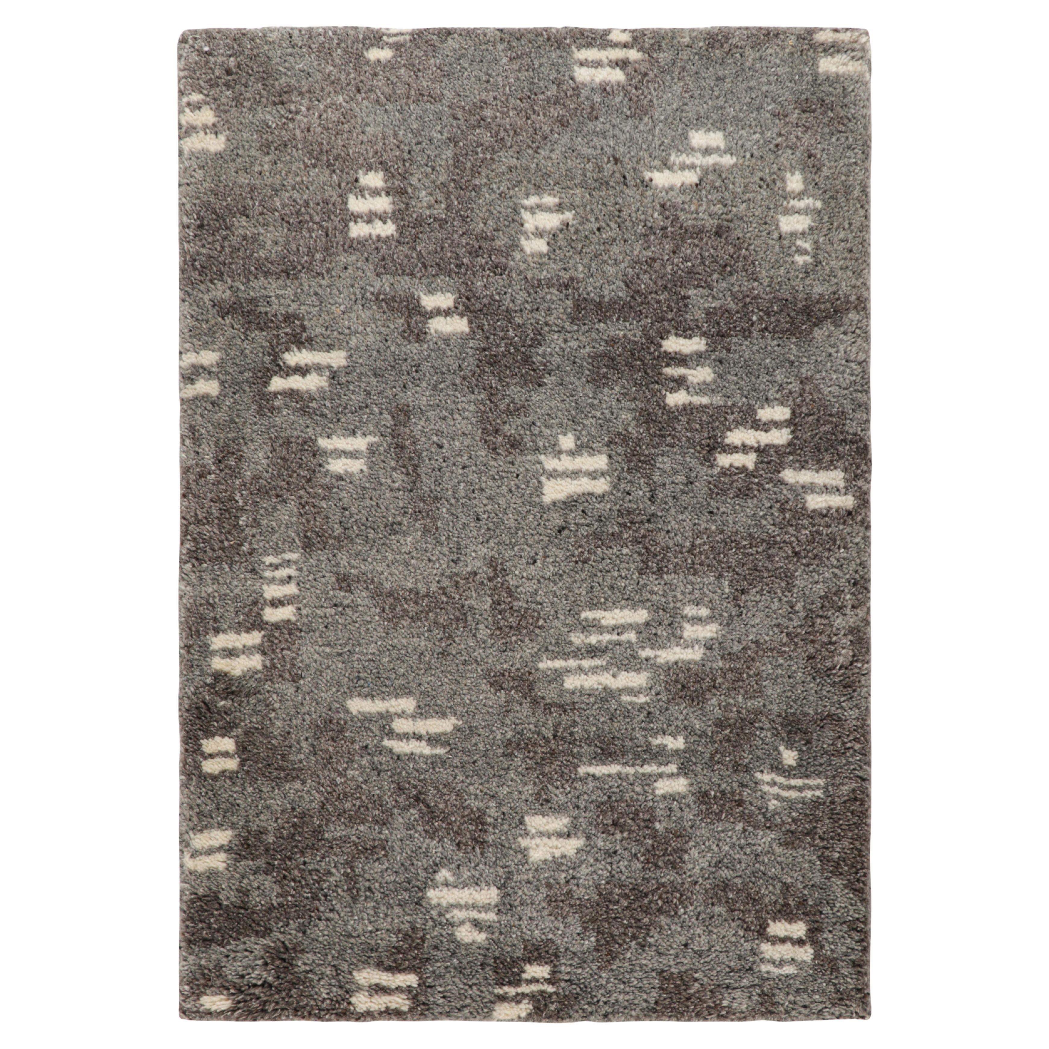 Rug & Kilim’s Modern Rug in Charcoal Gray with White Geometric Patterns For Sale