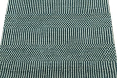 Tappeto moderno Rug & Kilim in crema e blu, con strisce e motivi geometrici