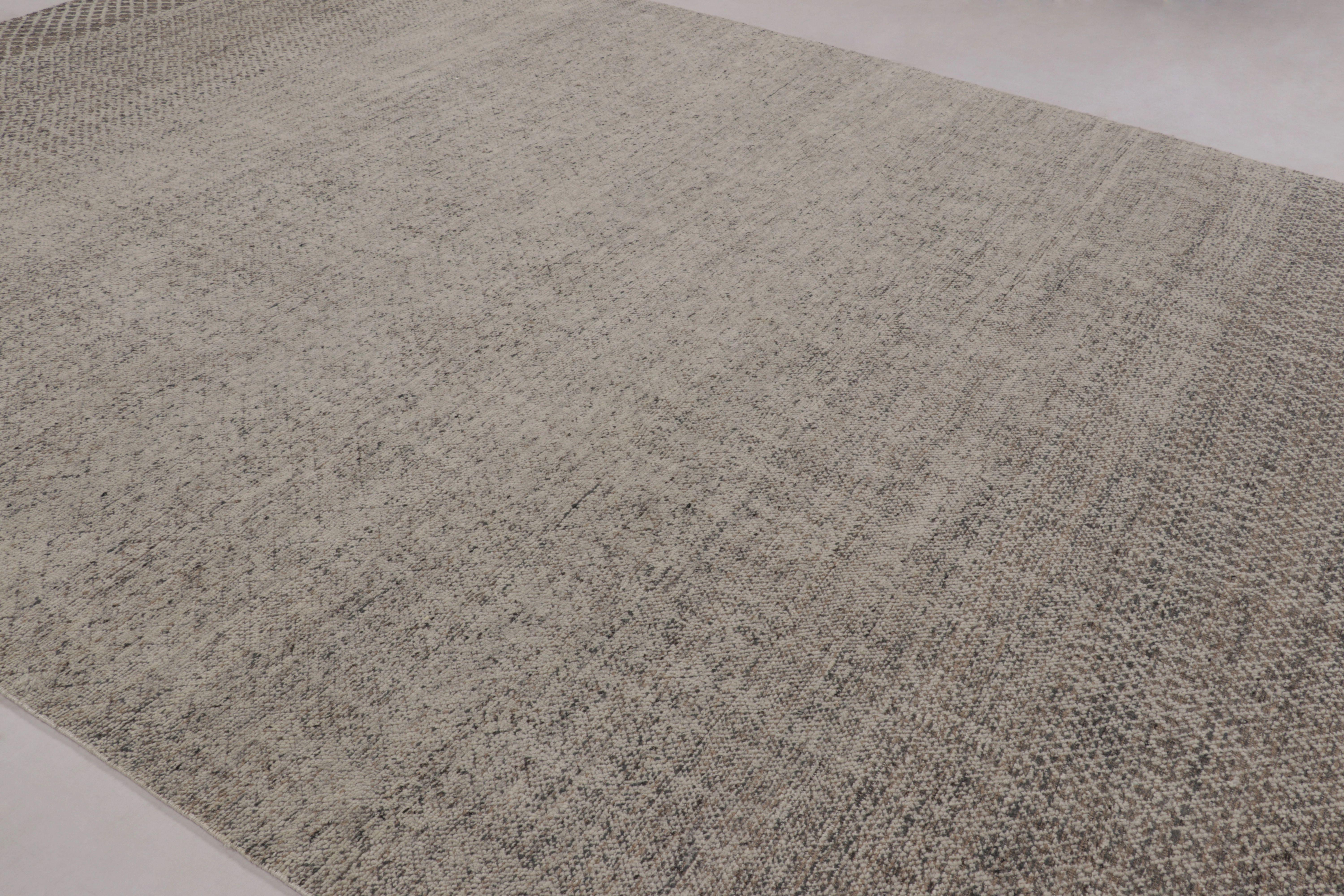 Moderner Teppich von Rug & Kilim in staubigem Taupe mit mikrogeometrischem Muster (21. Jahrhundert und zeitgenössisch) im Angebot