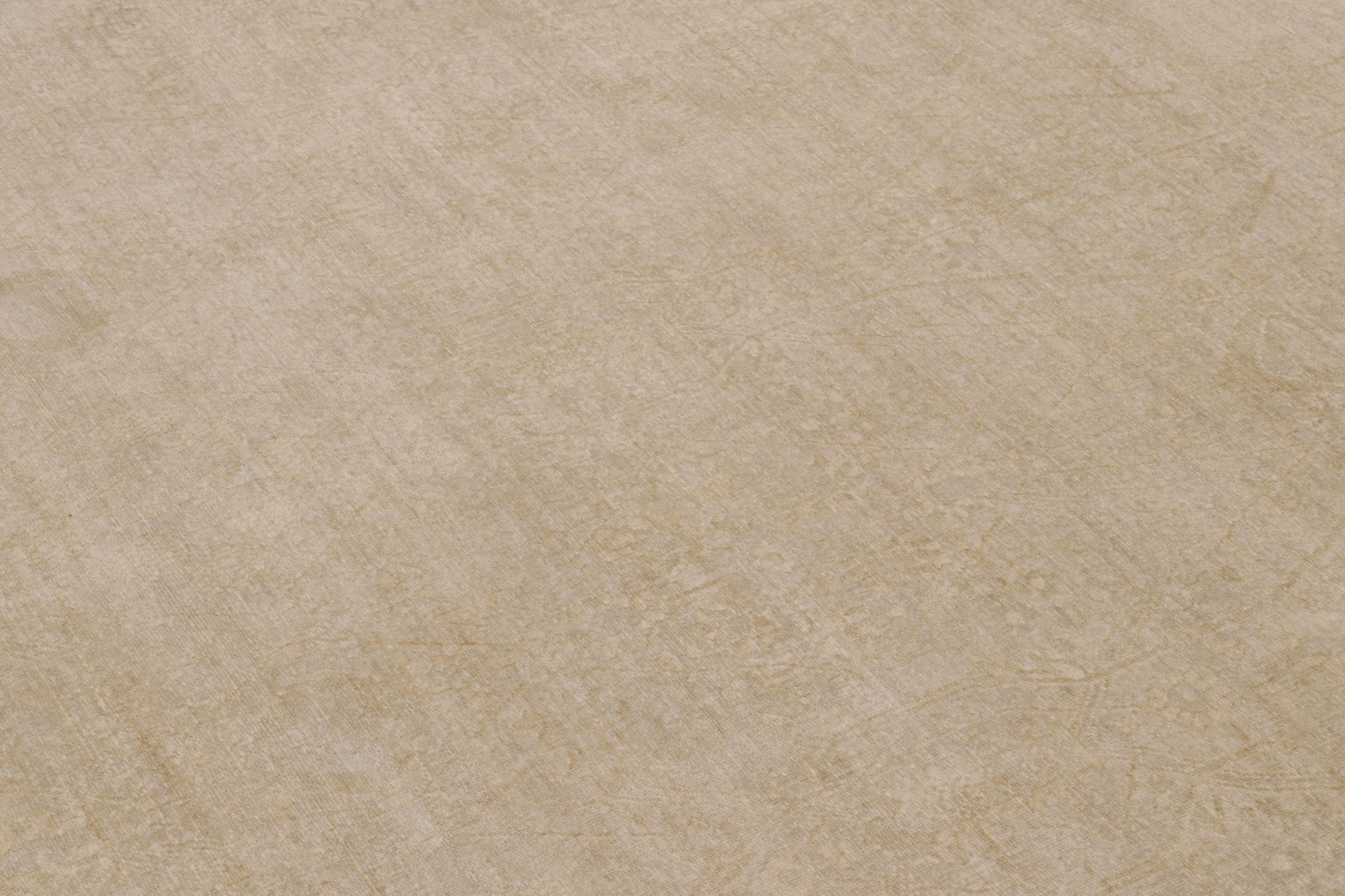 Annodato a mano Tappeto moderno Rug & Kilim con medaglione beige spettrale in vendita