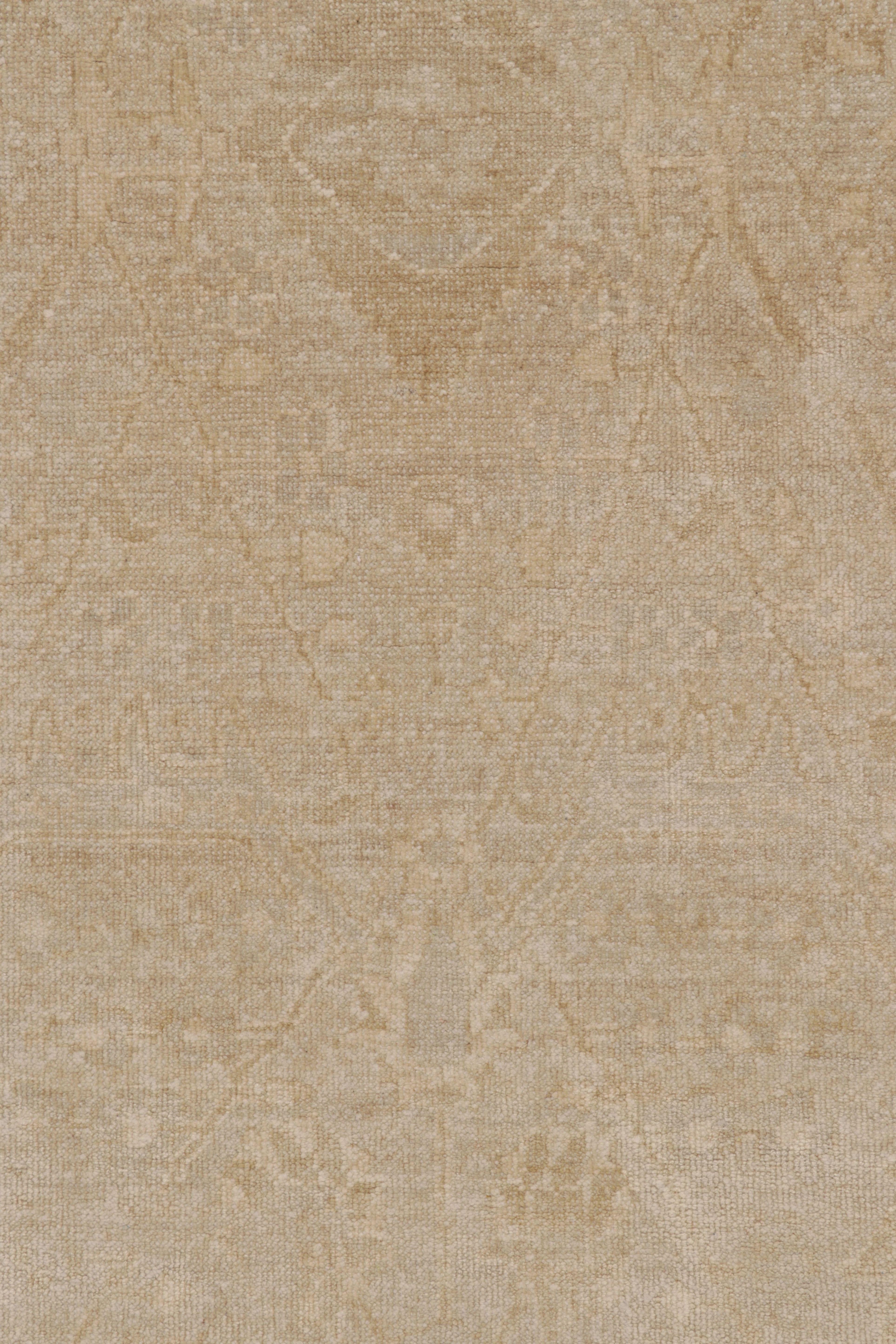 Tappeto moderno Rug & Kilim con medaglione beige spettrale In condizioni Nuovo in vendita a Long Island City, NY