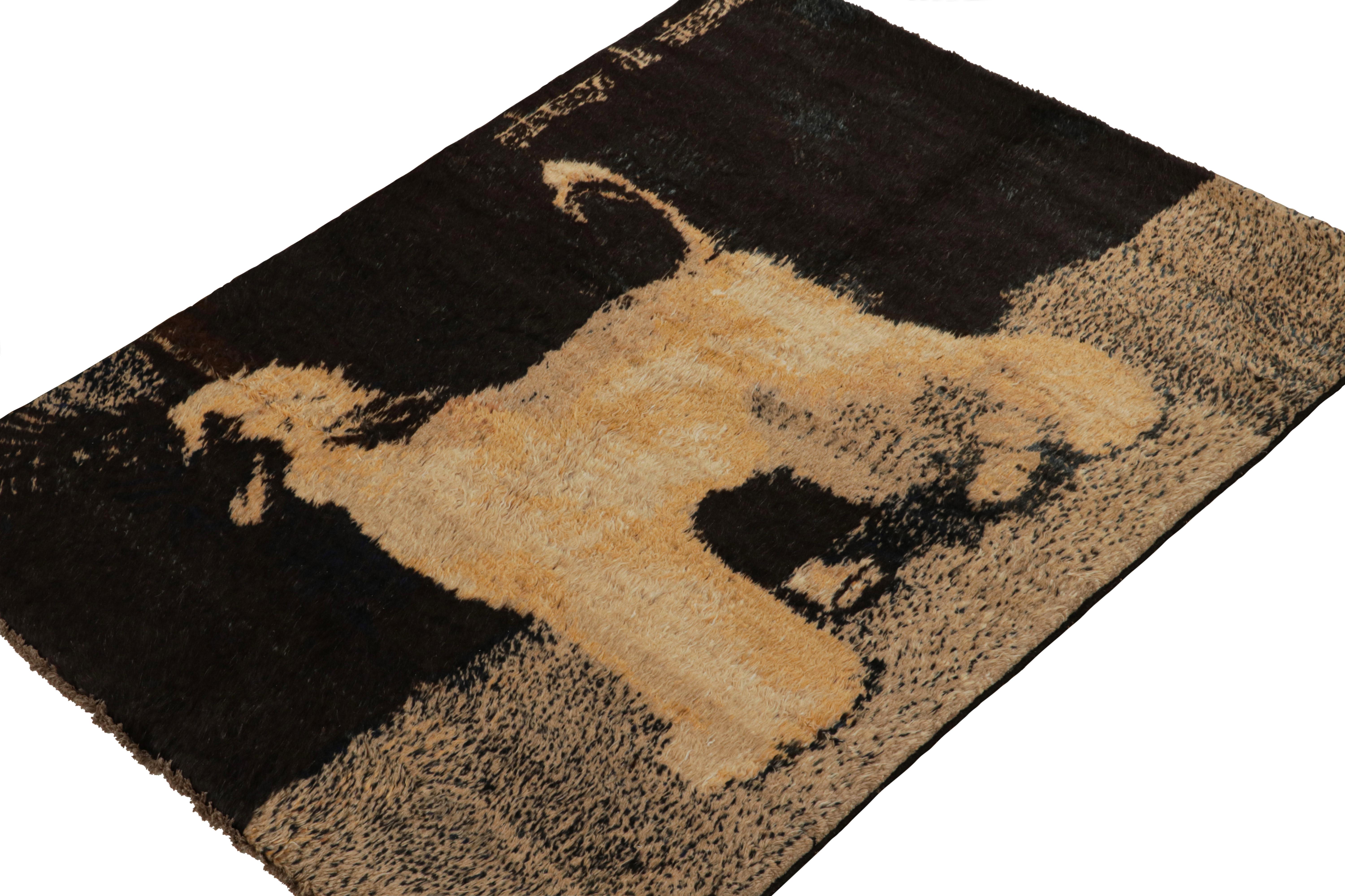 From Rug & Kilim’s Modern collection comes this 6x7 rug - finely hand-knotted in goat hair wool.

On the Design

The pictorial design features an afghan hound like a silhouette in rich gold and brown with black tones. Further carrying a lush