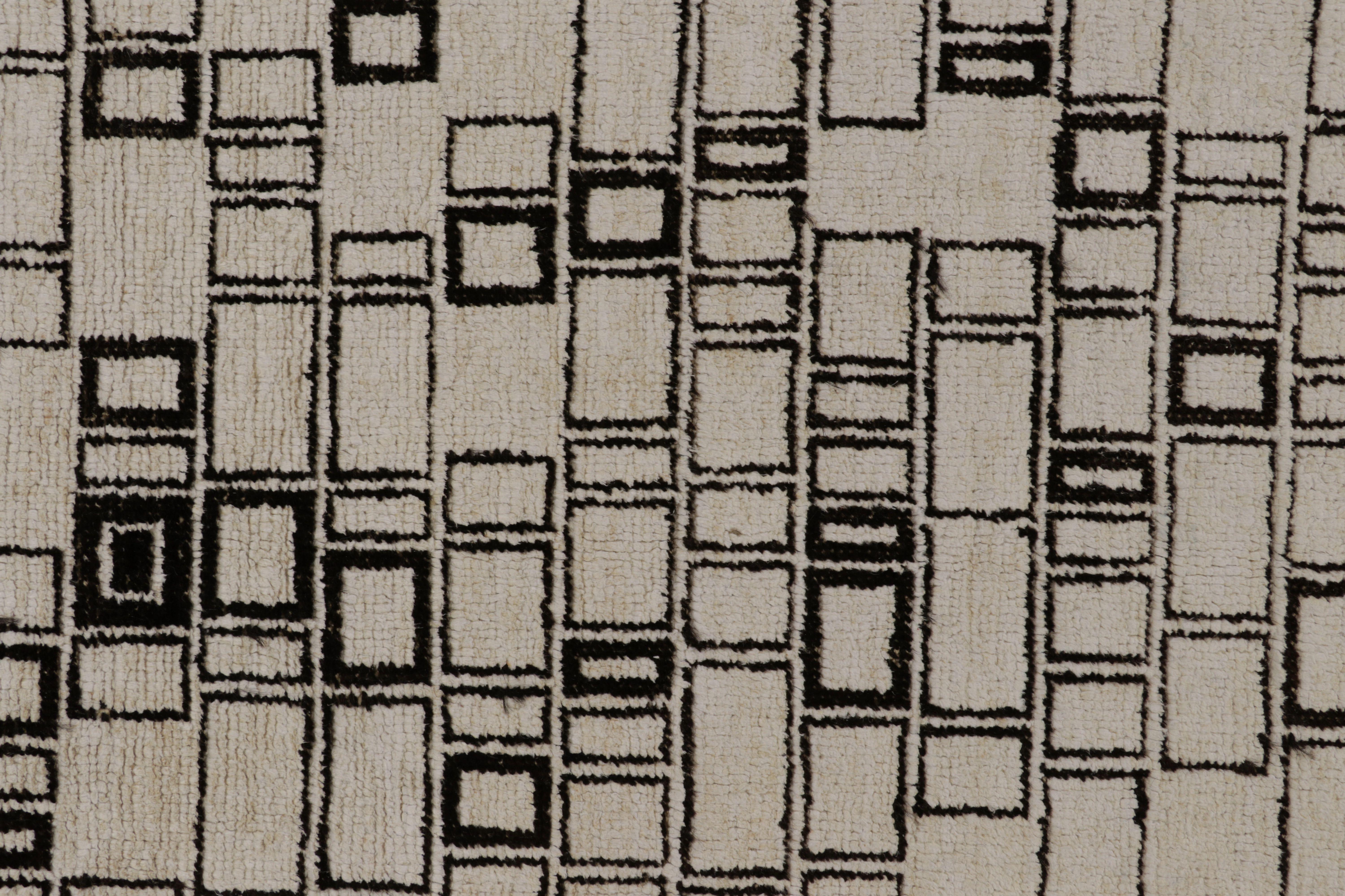 Rug & Kilim’s Modern Rug in Gray and Black Geometric Field In New Condition For Sale In Long Island City, NY