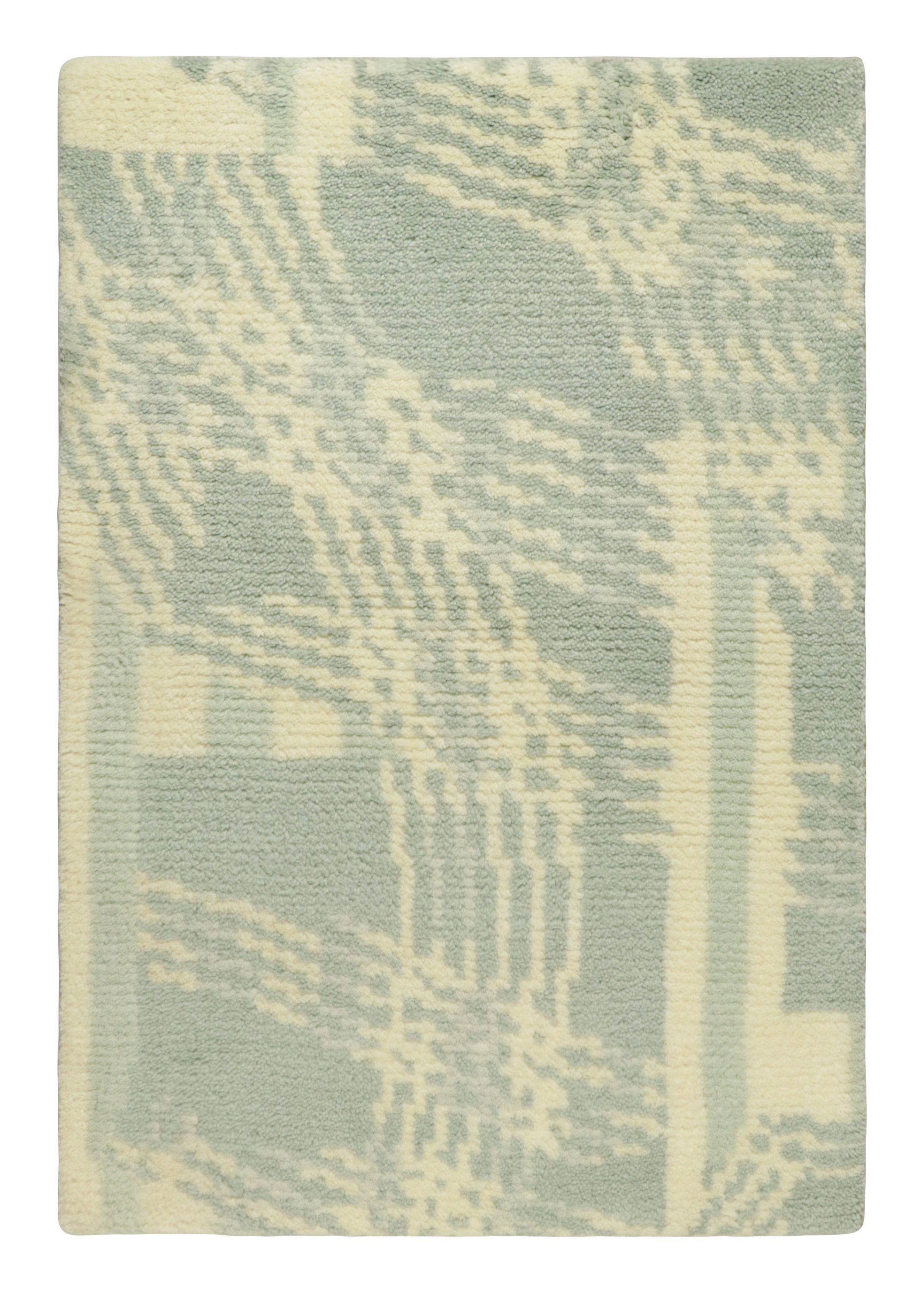 Rug & Kilim's Modern Rug in Gray & Cream with Abstract Design For Sale