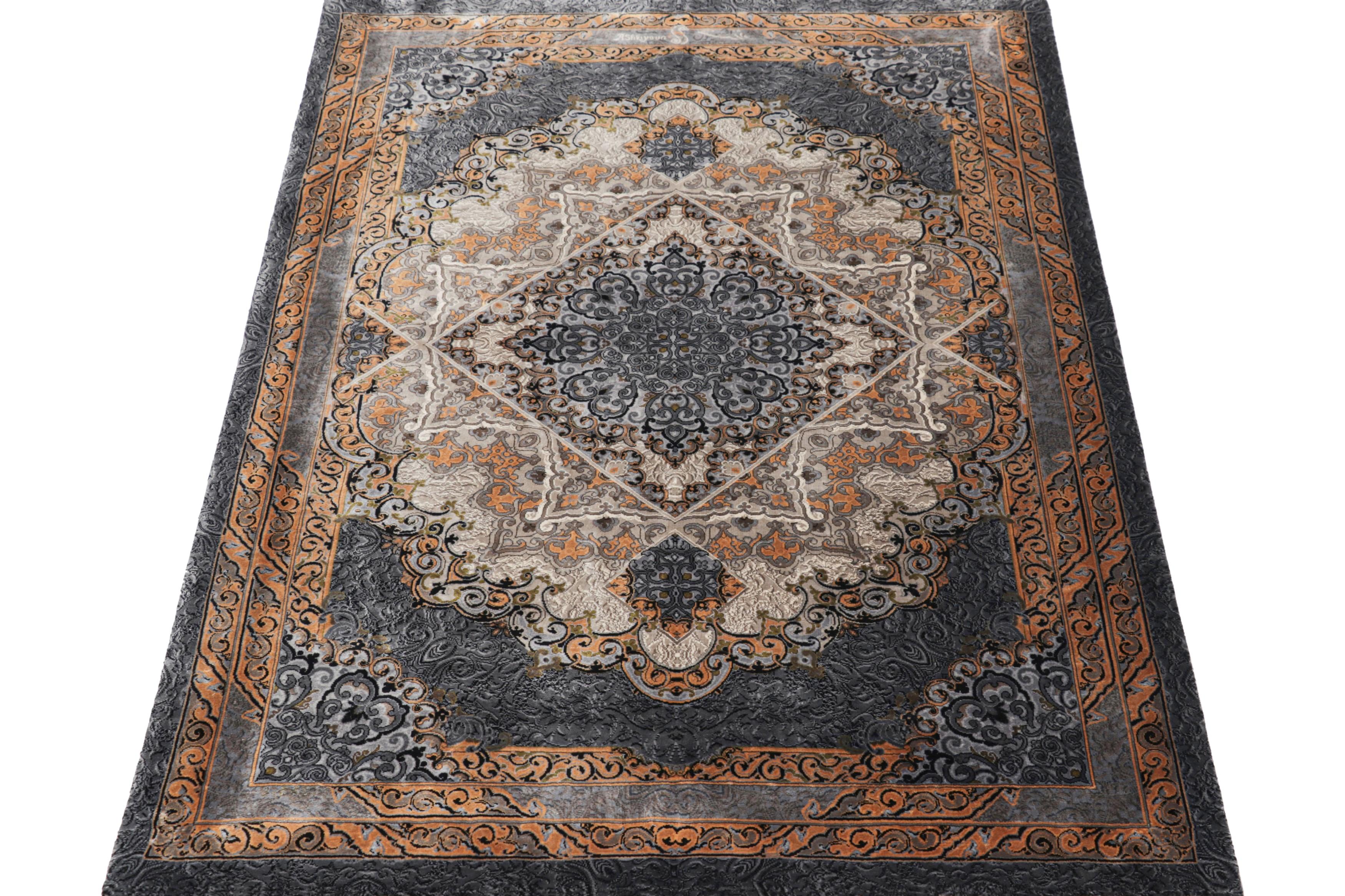 Rug & Kilim's Modern Rug in Silber, Gold und Weiß mit Medaillon Nika (Handgeknüpft) im Angebot