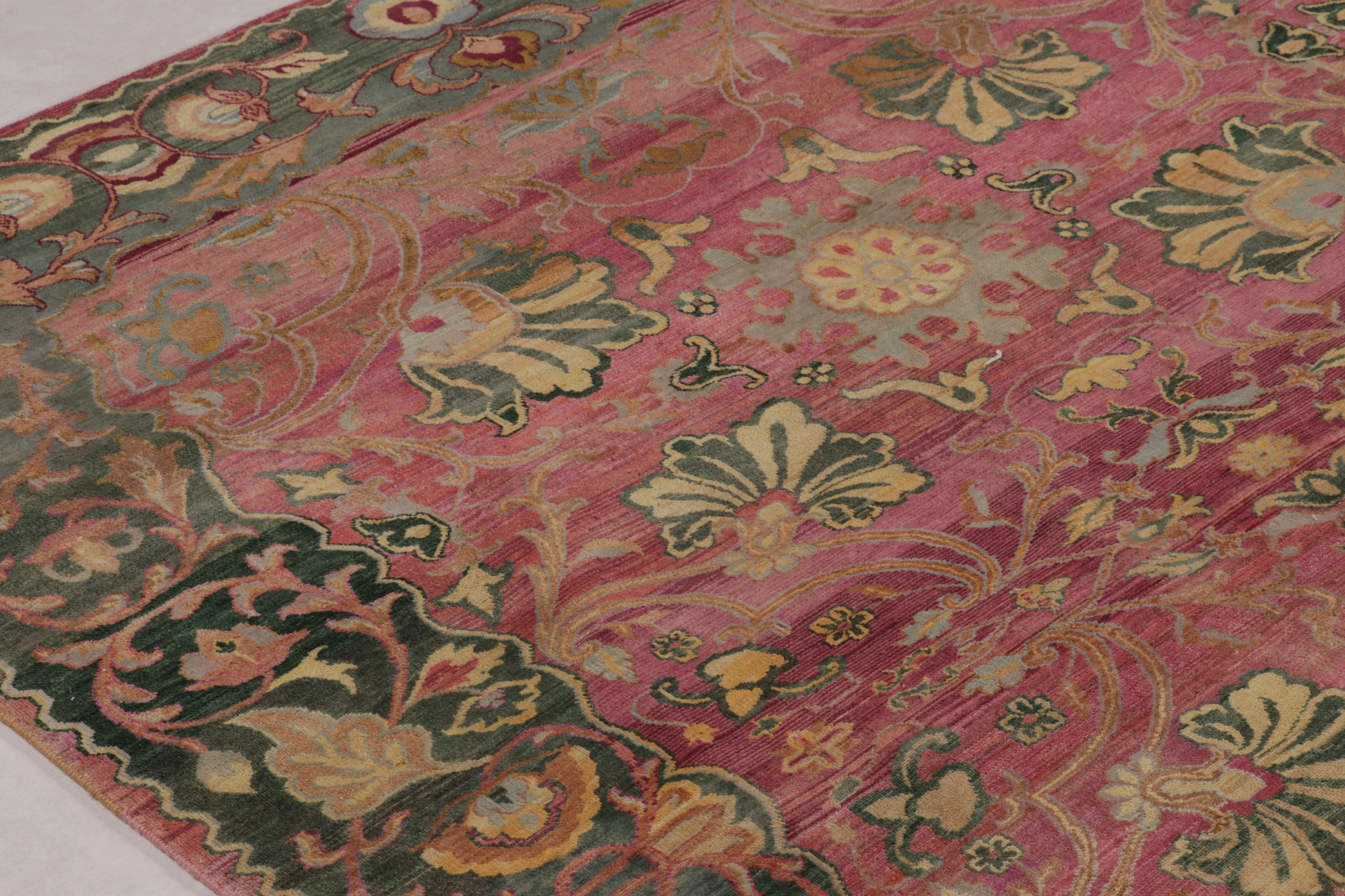 Annodato a mano in lana, questo tappeto 9x14 della Rug & Kilim's Modern Collection è una vibrante esplorazione di un disegno floreale su larga scala in un campo color magenta saturo.
Sul design:

Annodato a mano in una lussuosa miscela di lana di