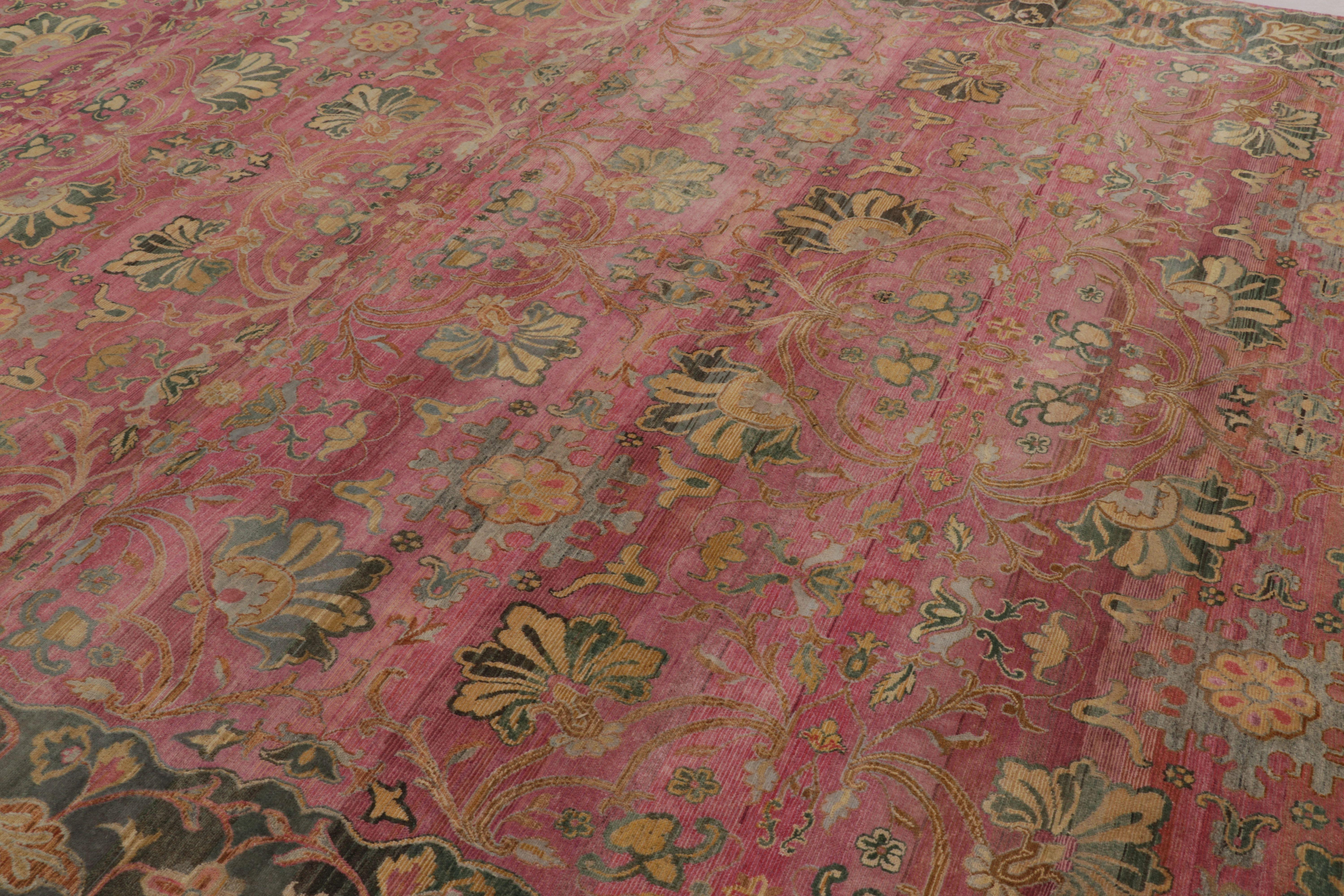 Indiano Rug & Kilim è un tappeto moderno con un morbido motivo floreale rosa e verde. in vendita