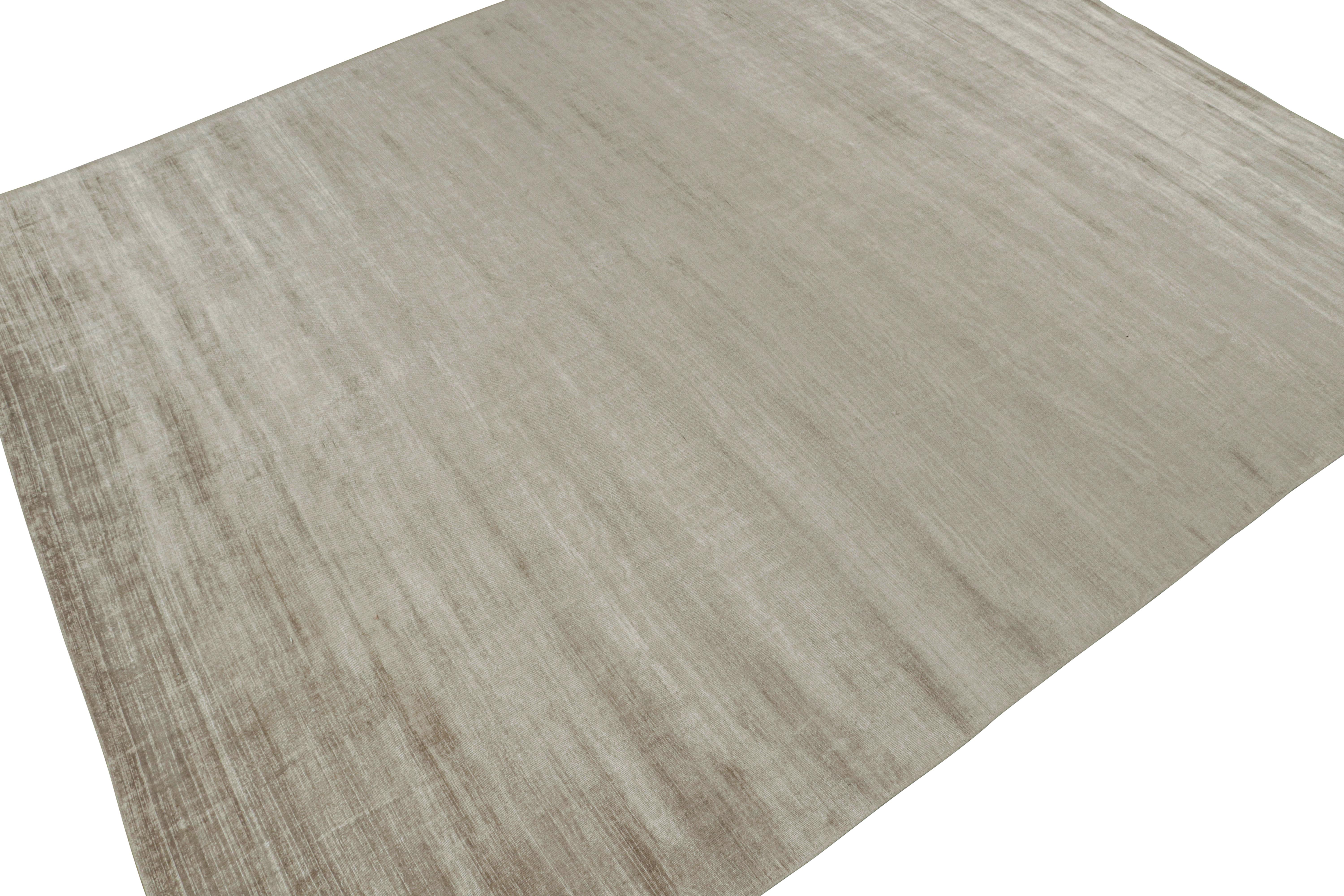 Moderner Teppich von Rug & Kilim in massivem Beige (Indisch) im Angebot