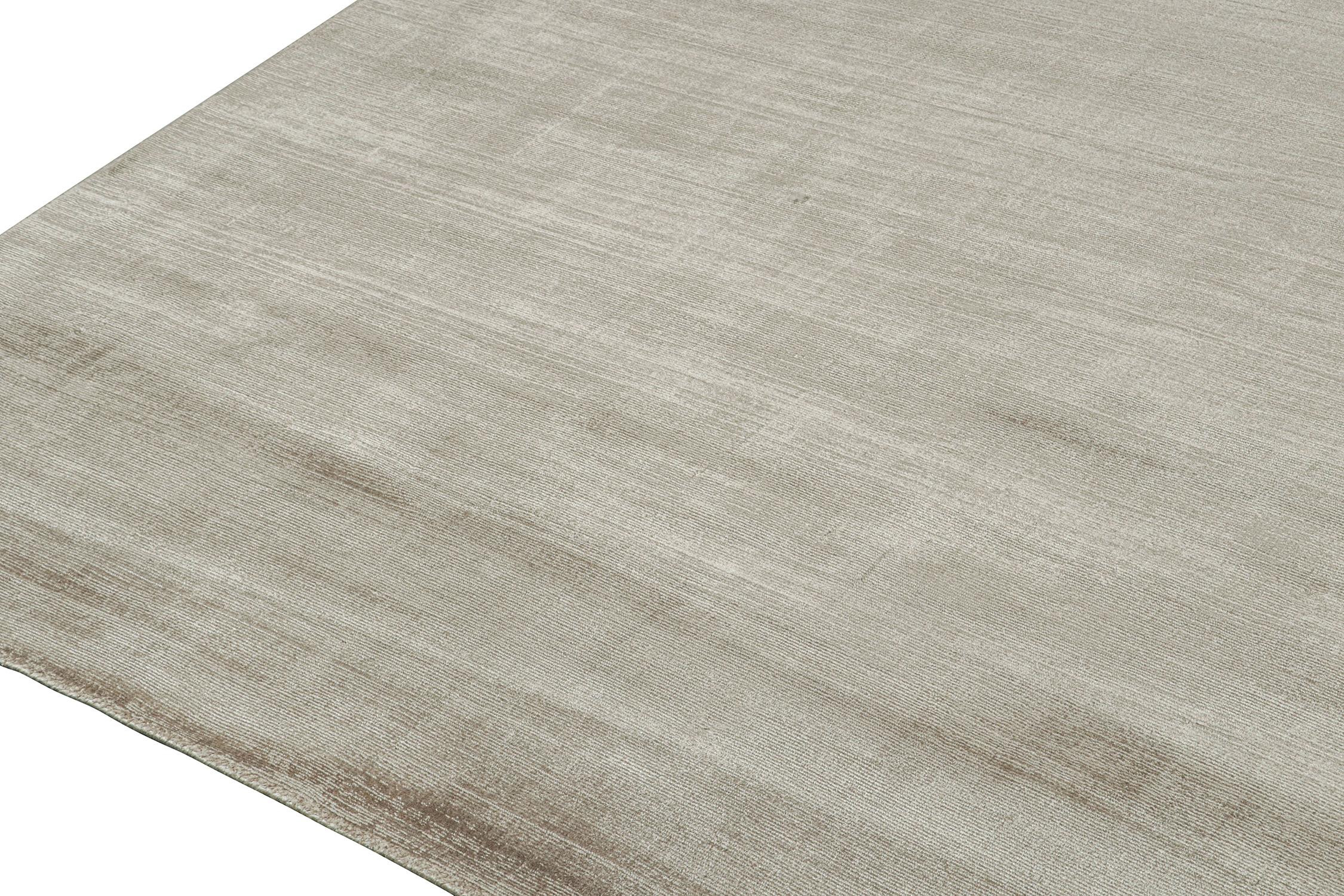 Moderner Teppich von Rug & Kilim in massivem Beige im Zustand „Neu“ im Angebot in Long Island City, NY