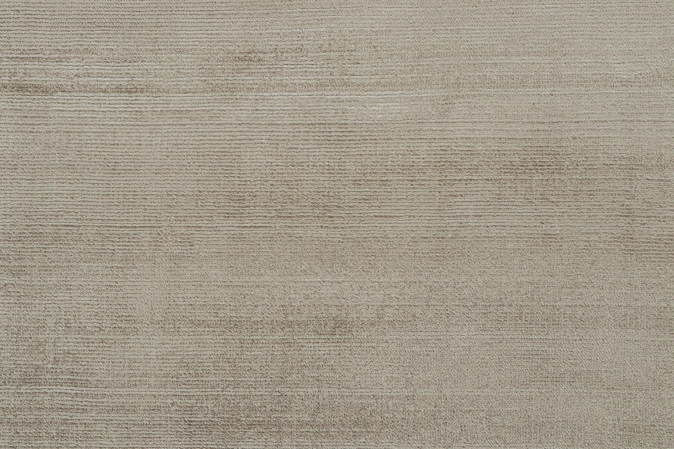 Moderner Teppich von Rug & Kilim in massivem Beige (Seide) im Angebot