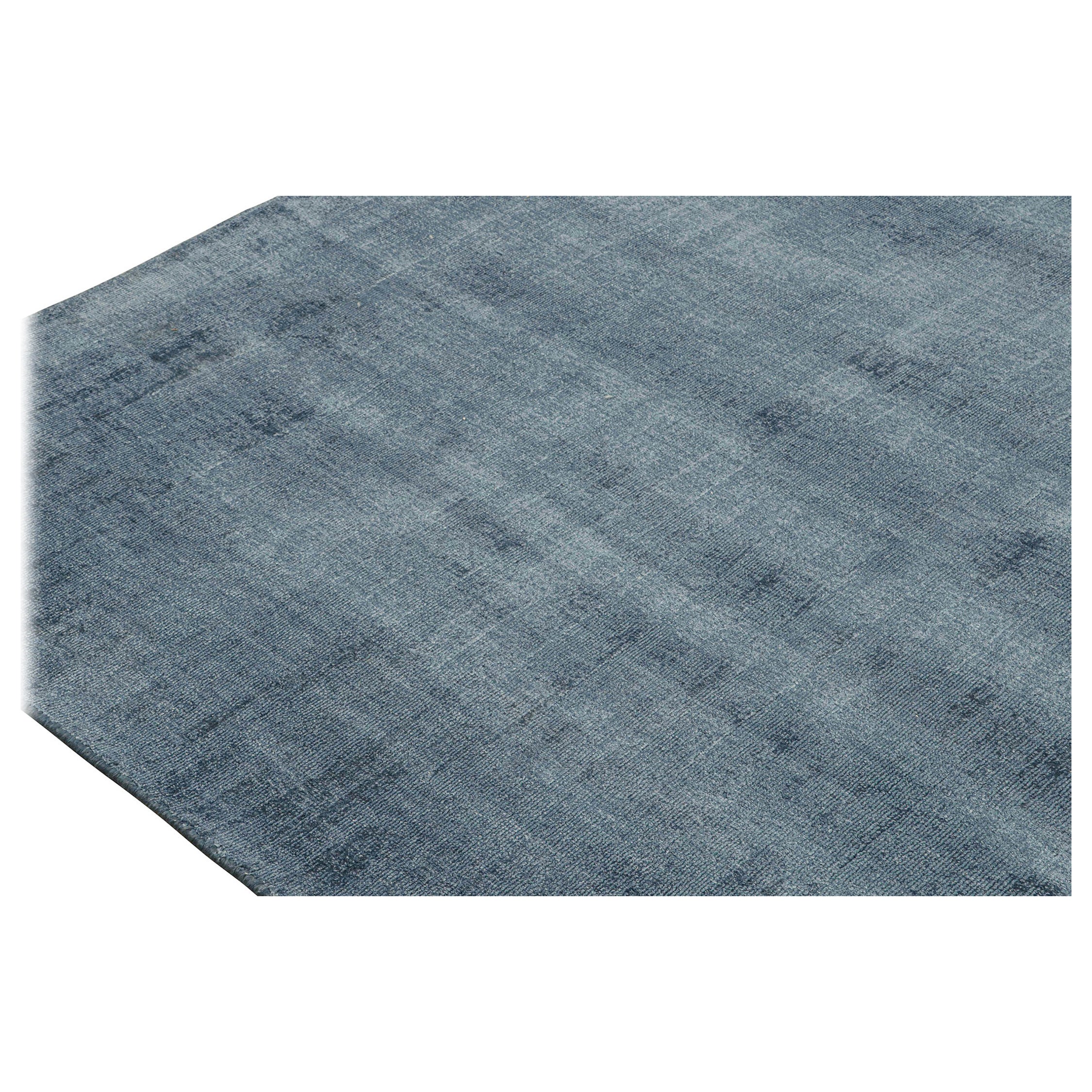 Rug & Kilim è un tappeto moderno con striature blu tinta unita.