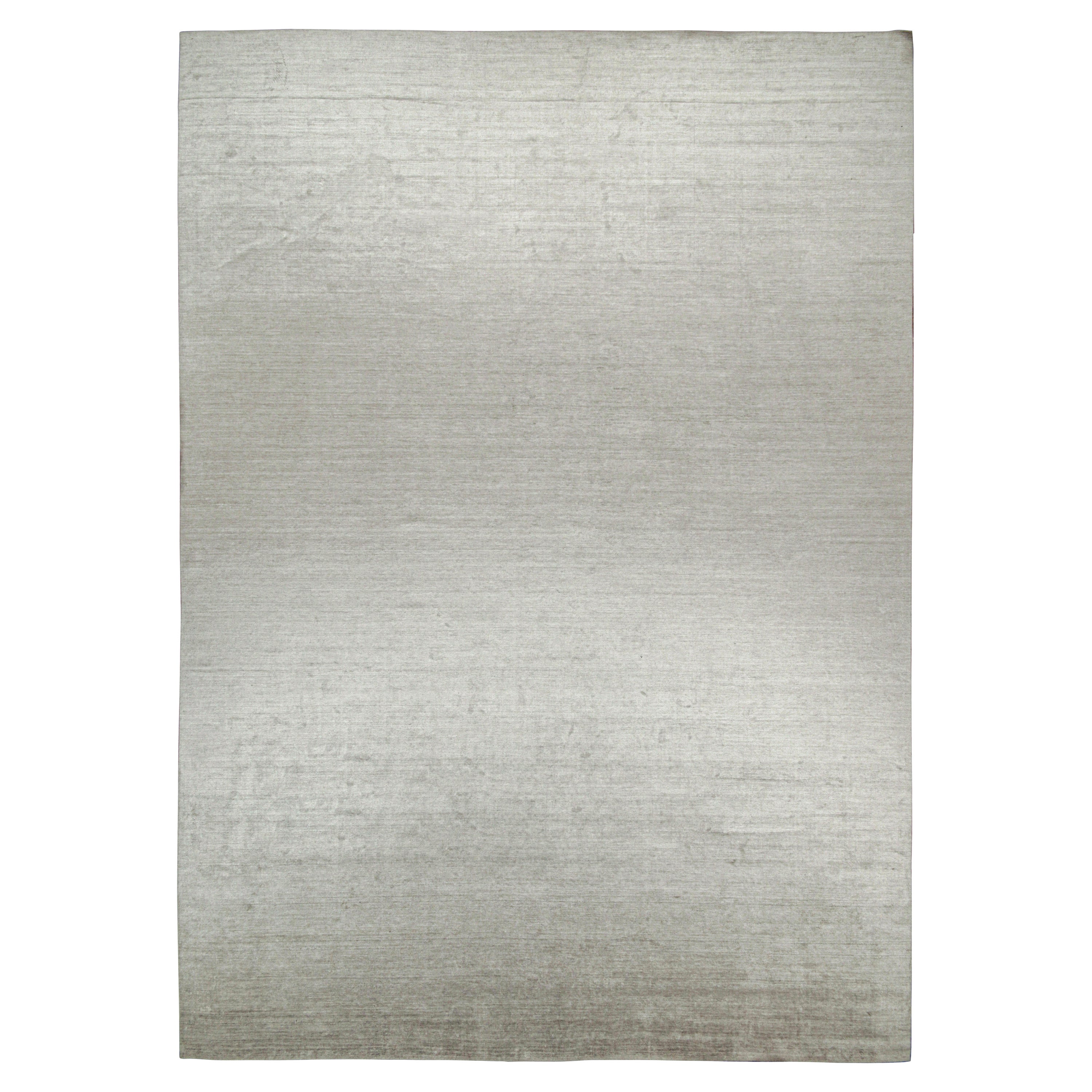 Esta alfombra contemporánea tamaño palacio de 14x20 es una gran novedad de la colección Texture of Color de Rug & Kilim. Anudado a mano en seda artística y algodón. 

Los entendidos notarán que esta pieza es de nuestra nueva línea Light on Loom, que