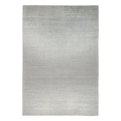 Rug & Kilim’s Modern rug in Solid Gray and Off-White Striae