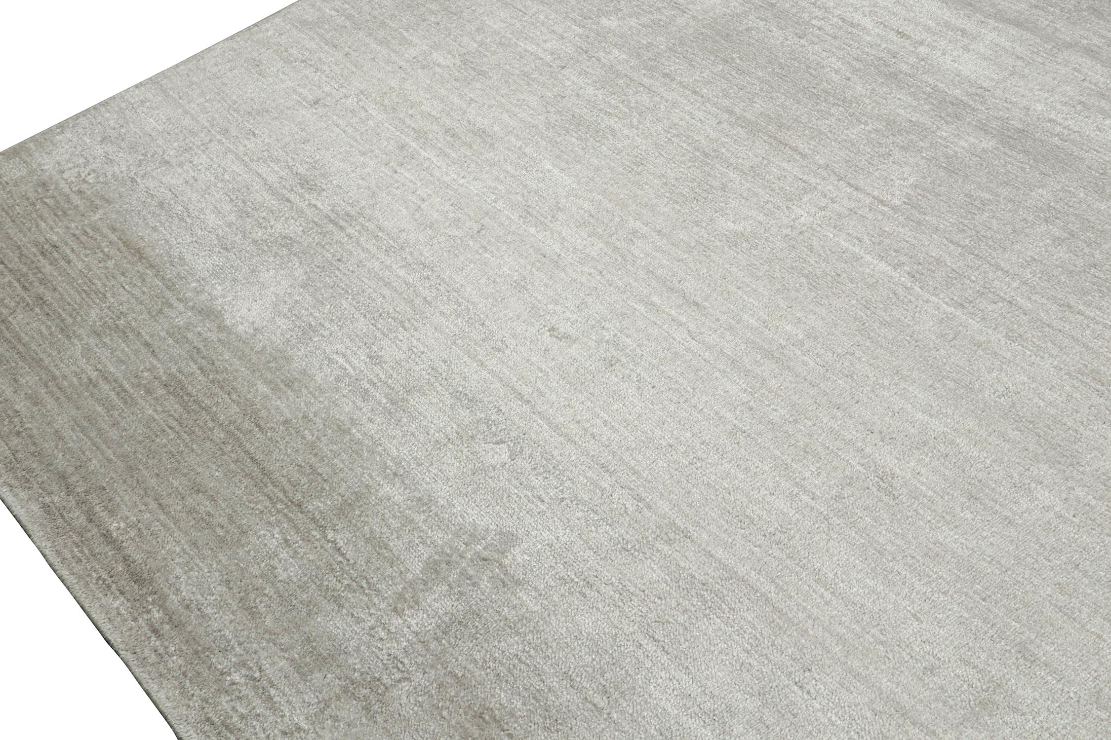 Alfombra moderna de Rug & Kilim en gris sólido y rayas blanco roto Anudado a mano en venta