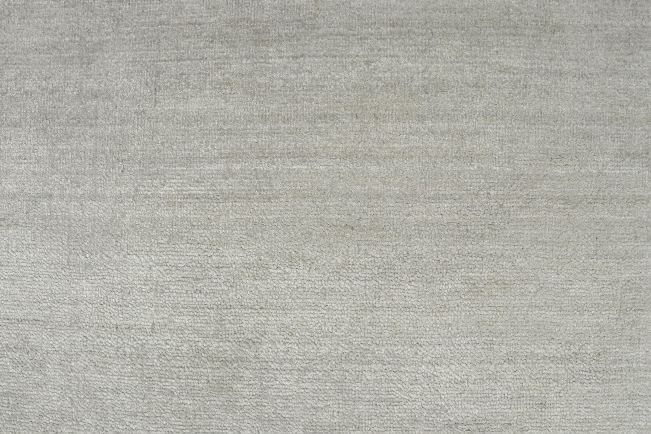 Alfombra moderna de Rug & Kilim en gris sólido y rayas blanco roto en Nuevo estado para la venta en Long Island City, NY