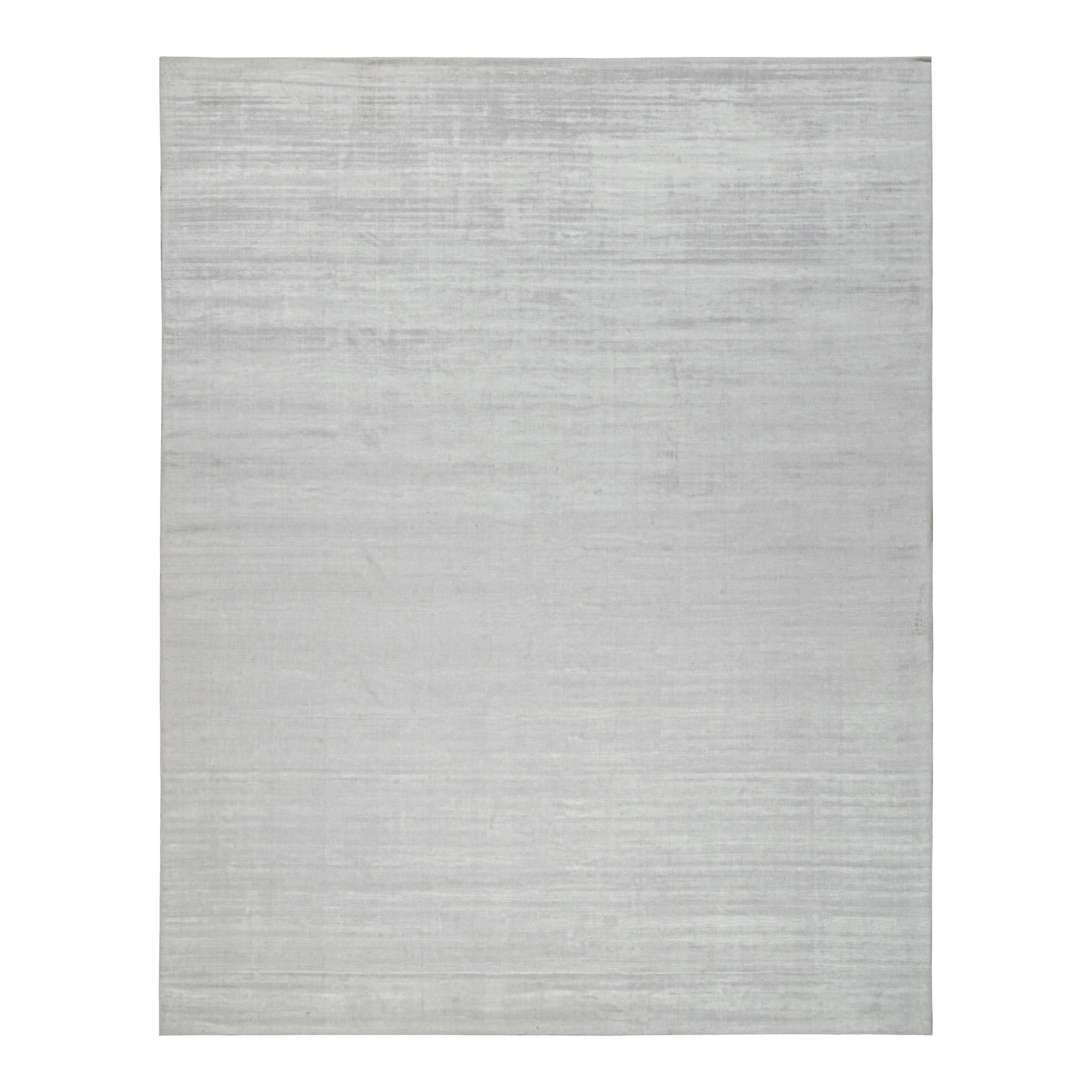Ce tapis contemporain 12x15 est une nouvelle entrée grandiose dans la Collection Texture of Color de Rug & Kilim. Noué à la main en soie d'art et en coton. 

Les connaisseurs noteront que cette pièce est issue de notre nouvelle ligne Light on Loom,