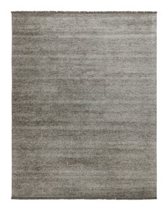 Rug & Kilim's Modern Rug in Solid Silver-Grey Tone-on-tone Striae (Tapis moderne à rayures argentées et grises)
