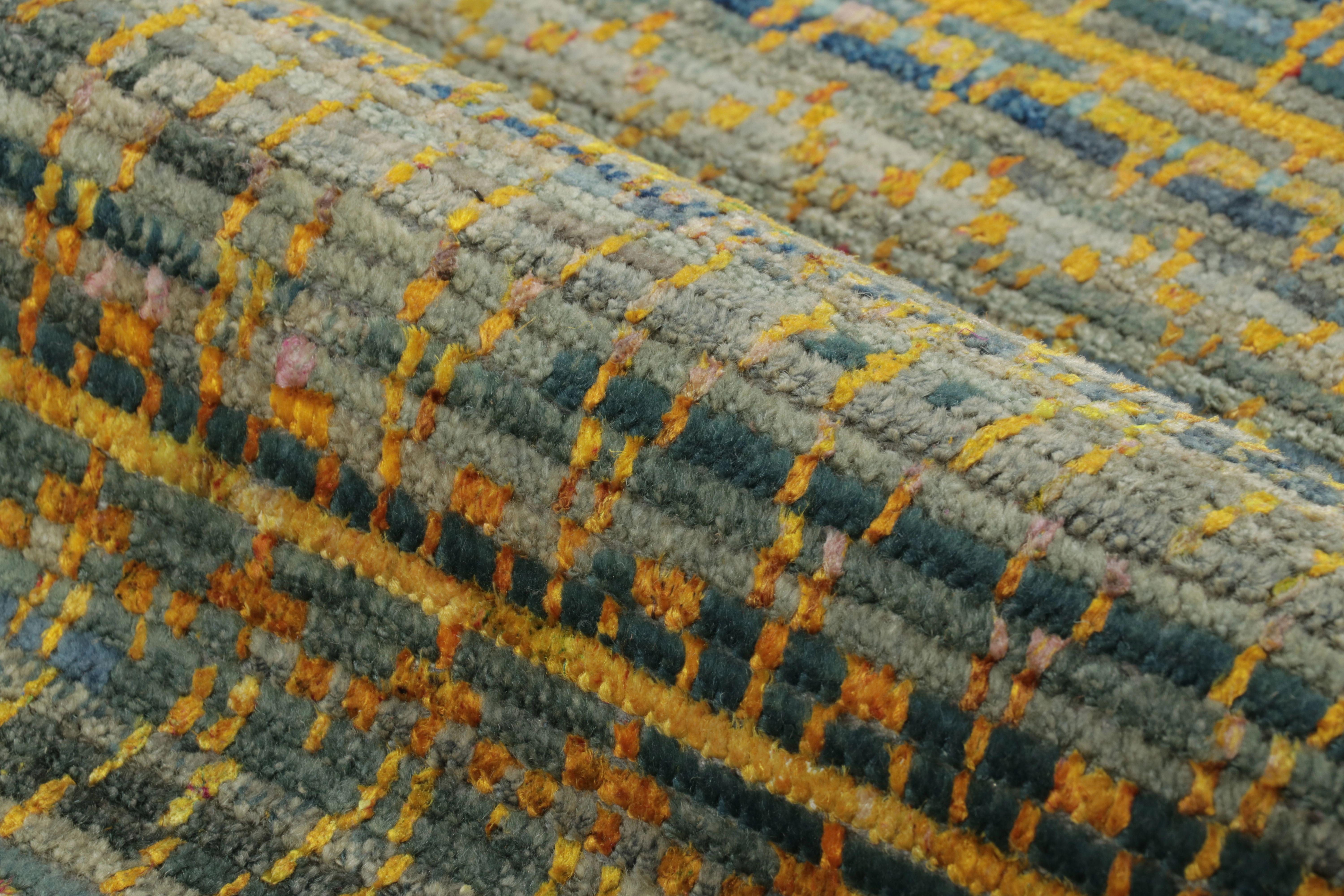 Moderner Teppich von Rug & Kilim in Stahlblau und oxidierten Goldstreifen im Zustand „Neu“ im Angebot in Long Island City, NY