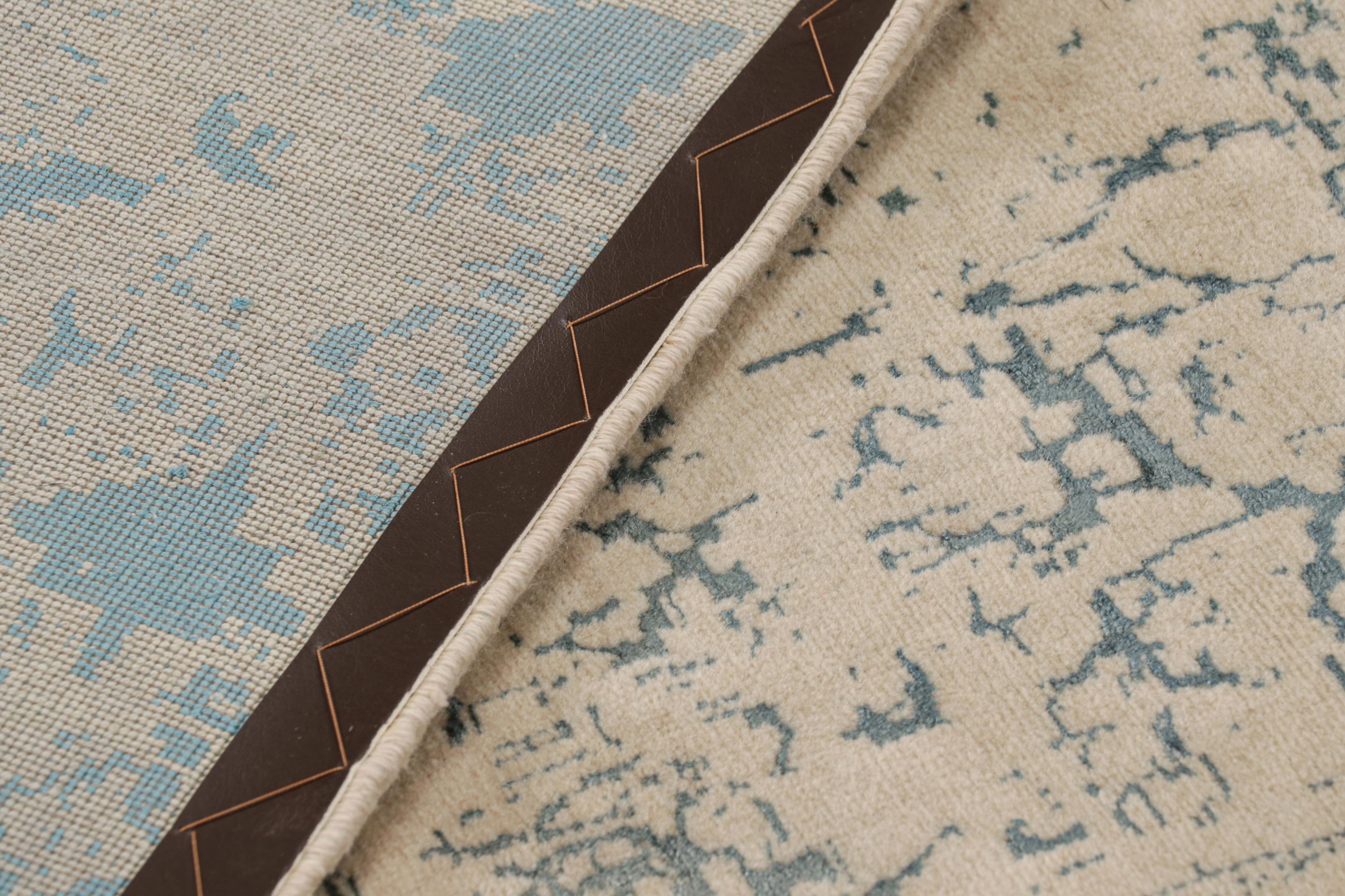 XXIe siècle et contemporain Rug & Kilim's Modernity Rug with Beige and Teal Abstract Patterns and Medallion (tapis moderne avec motifs abstraits beige et sarcelle et médaillon) en vente