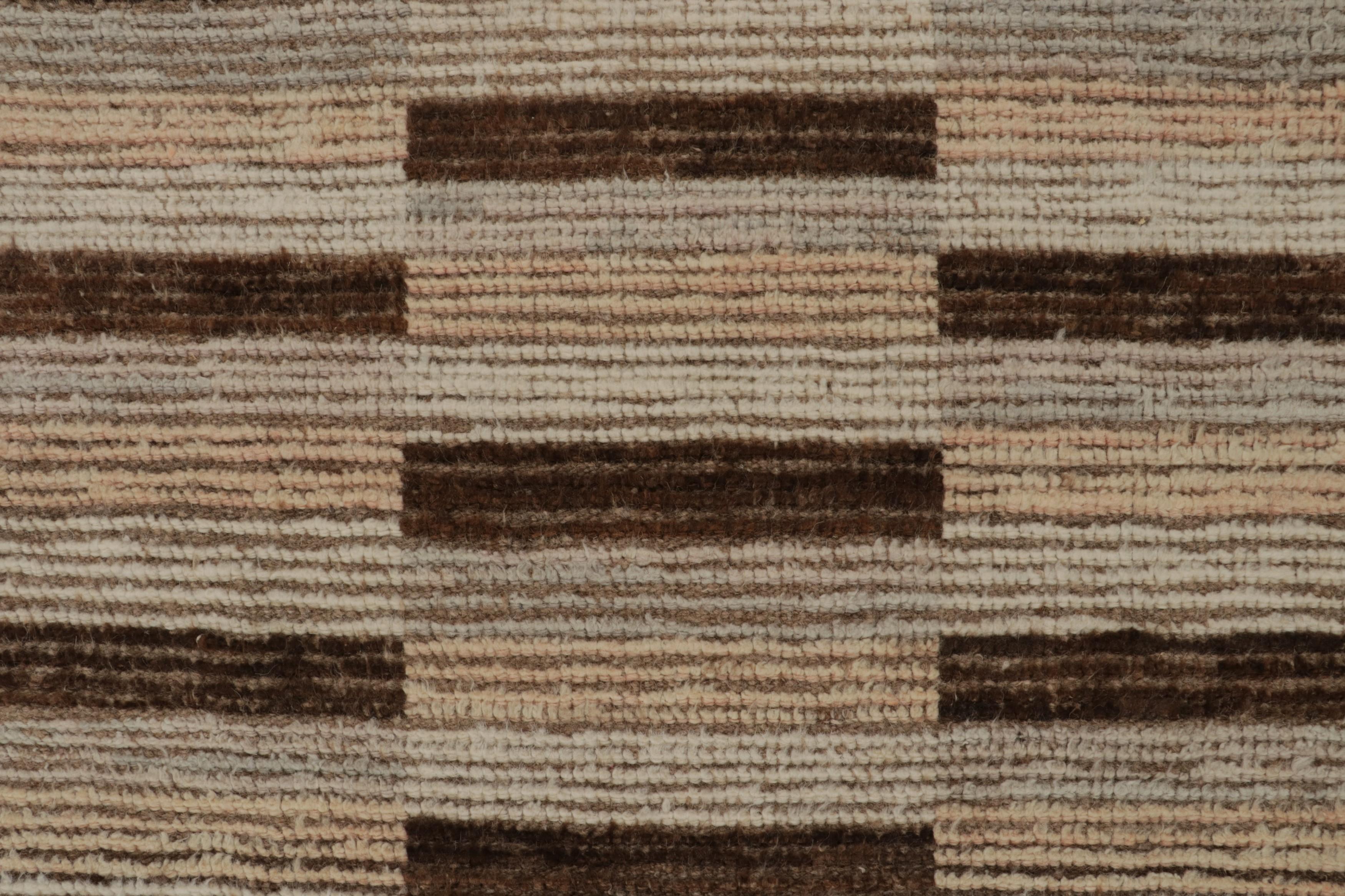 Rug & Kilim's Modern Rug with Beige-brown Geometric Patterns (tapis moderne à motifs géométriques beige-brun) Neuf - En vente à Long Island City, NY